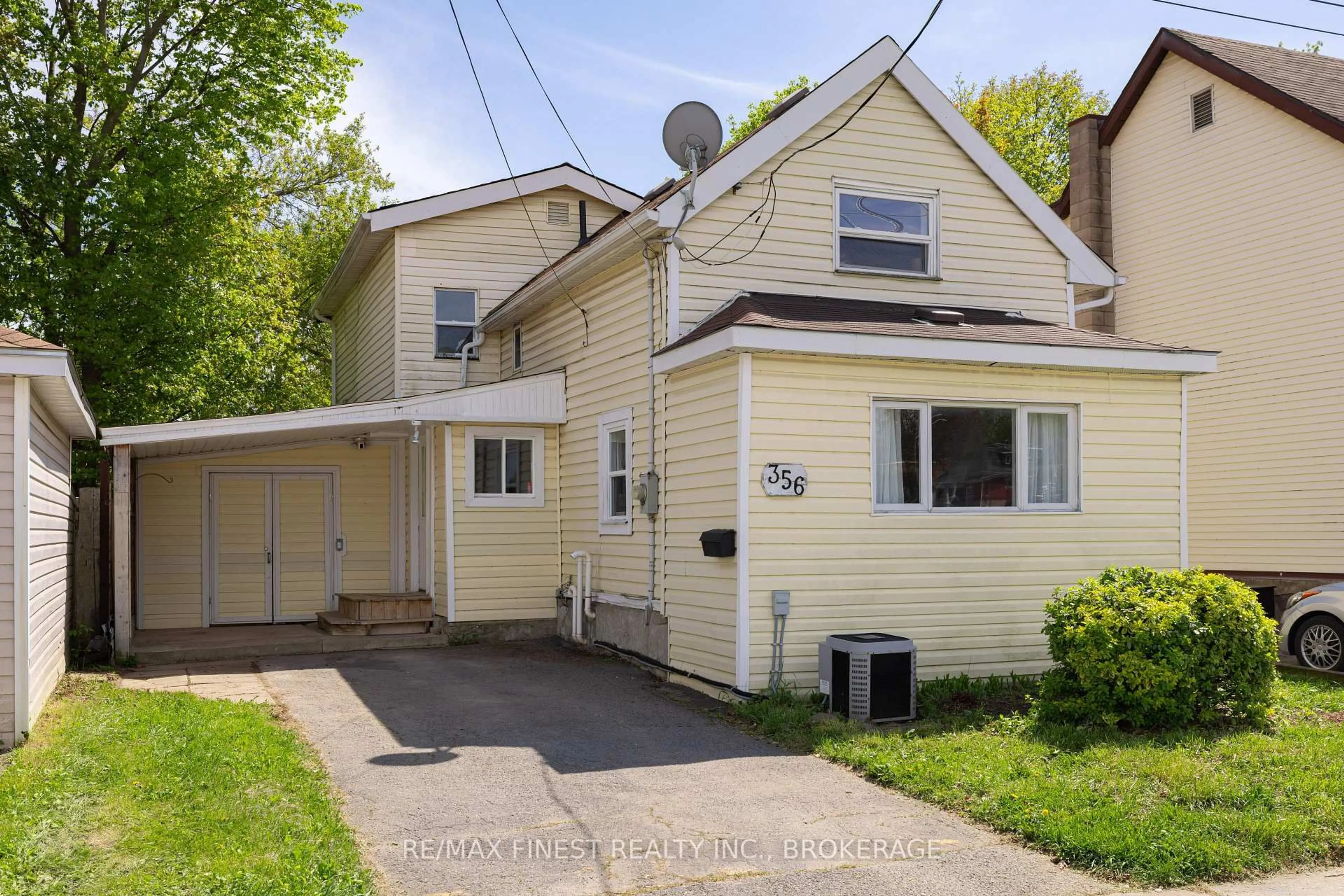 A pic from outside/outdoor area/front of a property/back of a property/a pic from drone, street for 356 York St, Kingston Ontario K7K 1R9