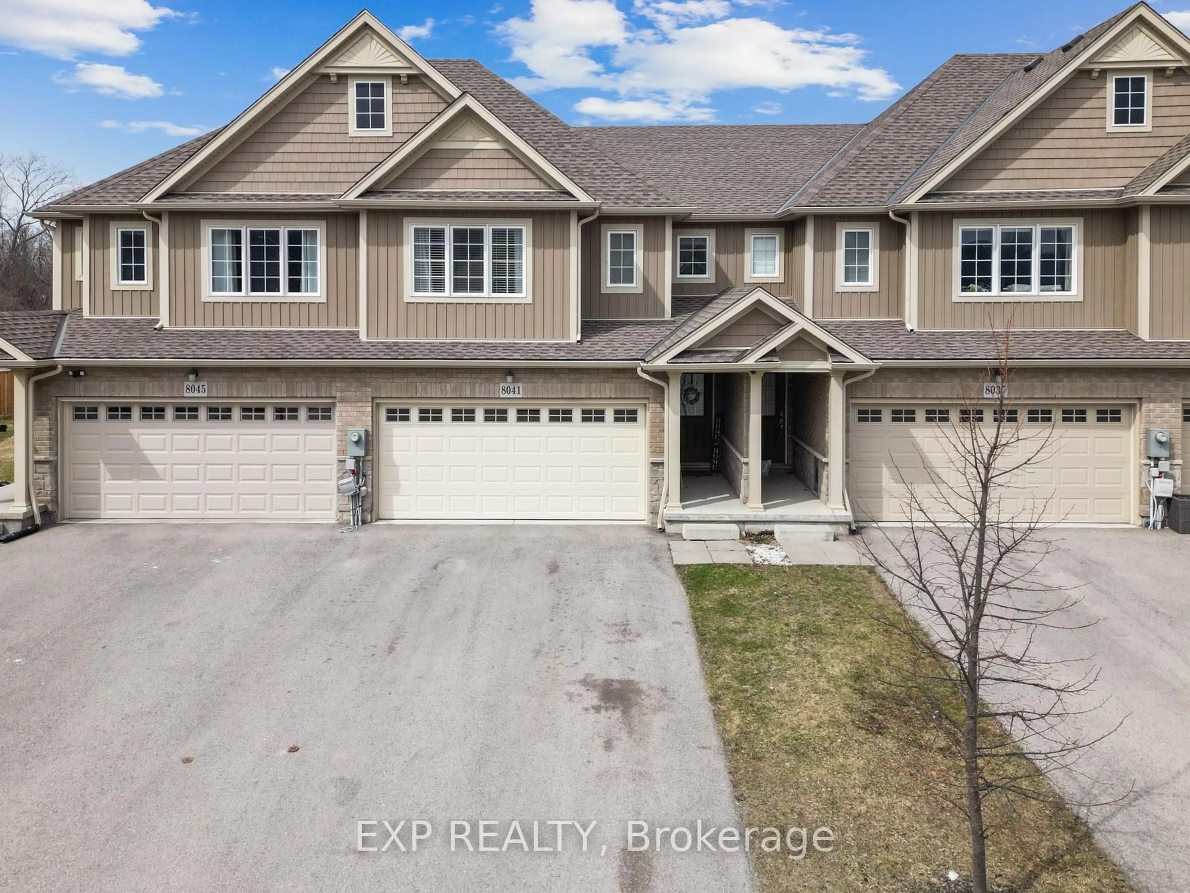 A pic from outside/outdoor area/front of a property/back of a property/a pic from drone, street for 8041 Cole Crt, Niagara Falls Ontario L2G 0H8