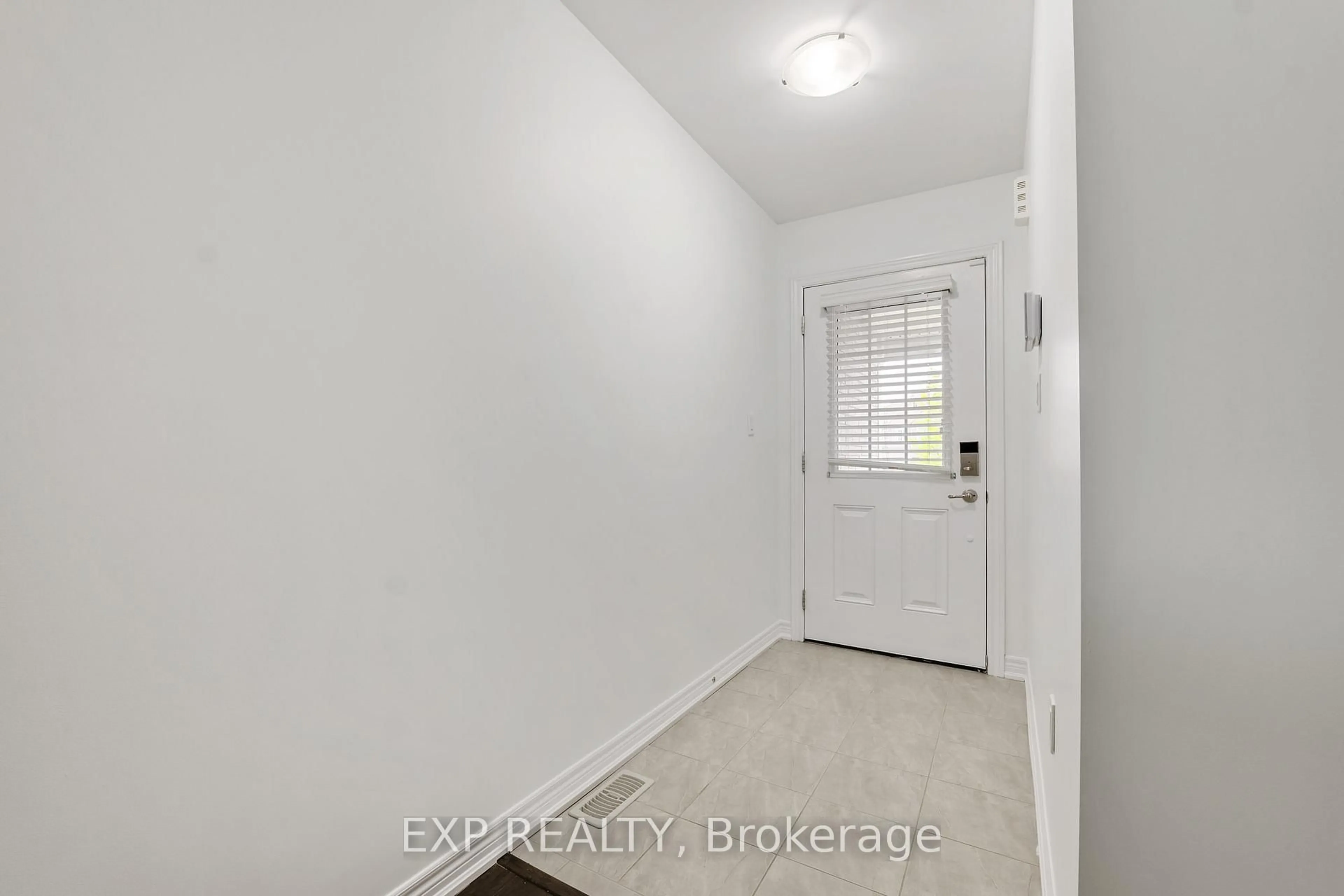 Indoor entryway for 8041 Cole Crt, Niagara Falls Ontario L2G 0H8