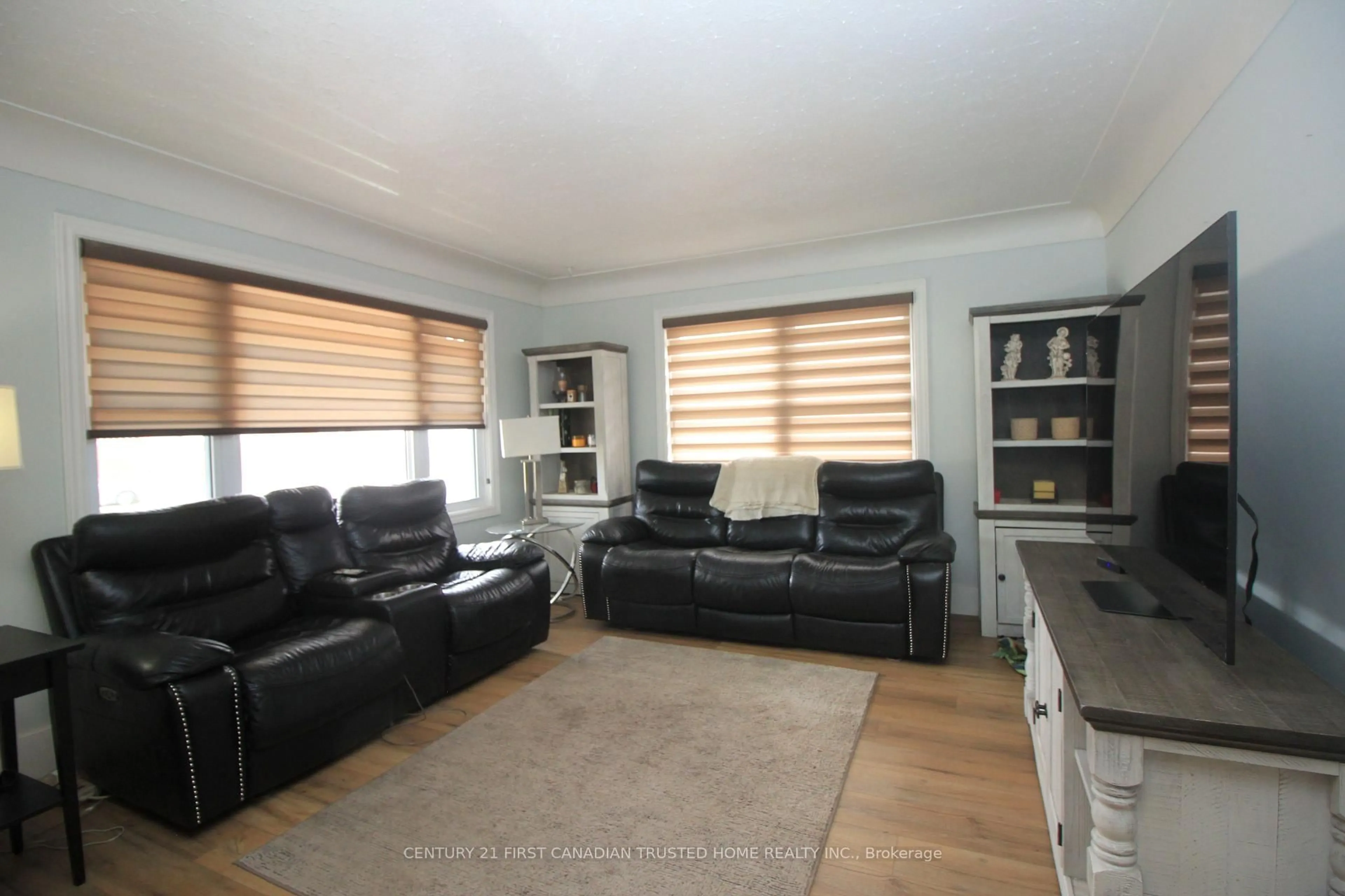 Living room with furniture, unknown for 73 Jaqueline St, London South Ontario N5Z 3P8