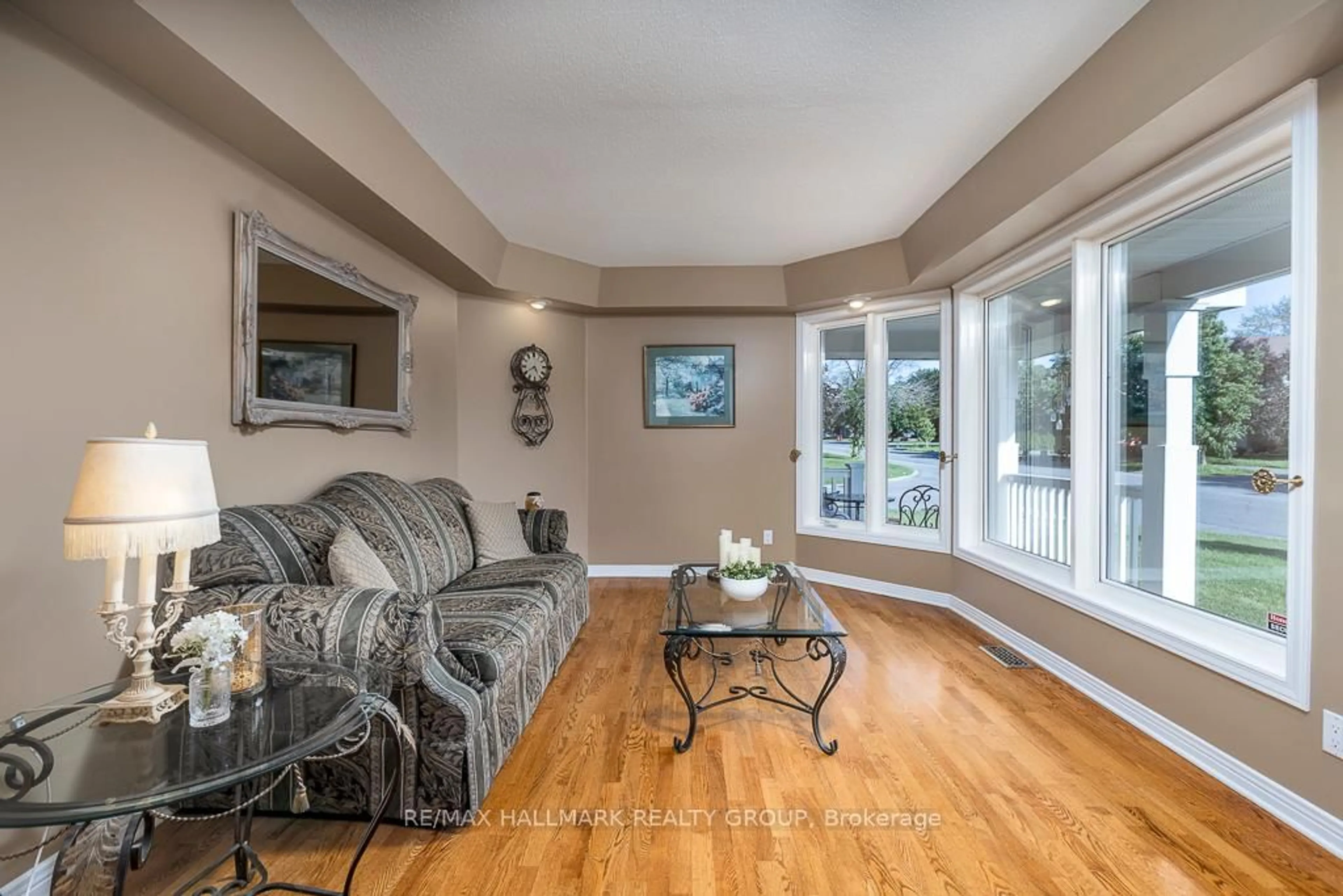 Living room with furniture, unknown for 62 Clydesdale Ave, Ottawa Ontario K2M 2M4