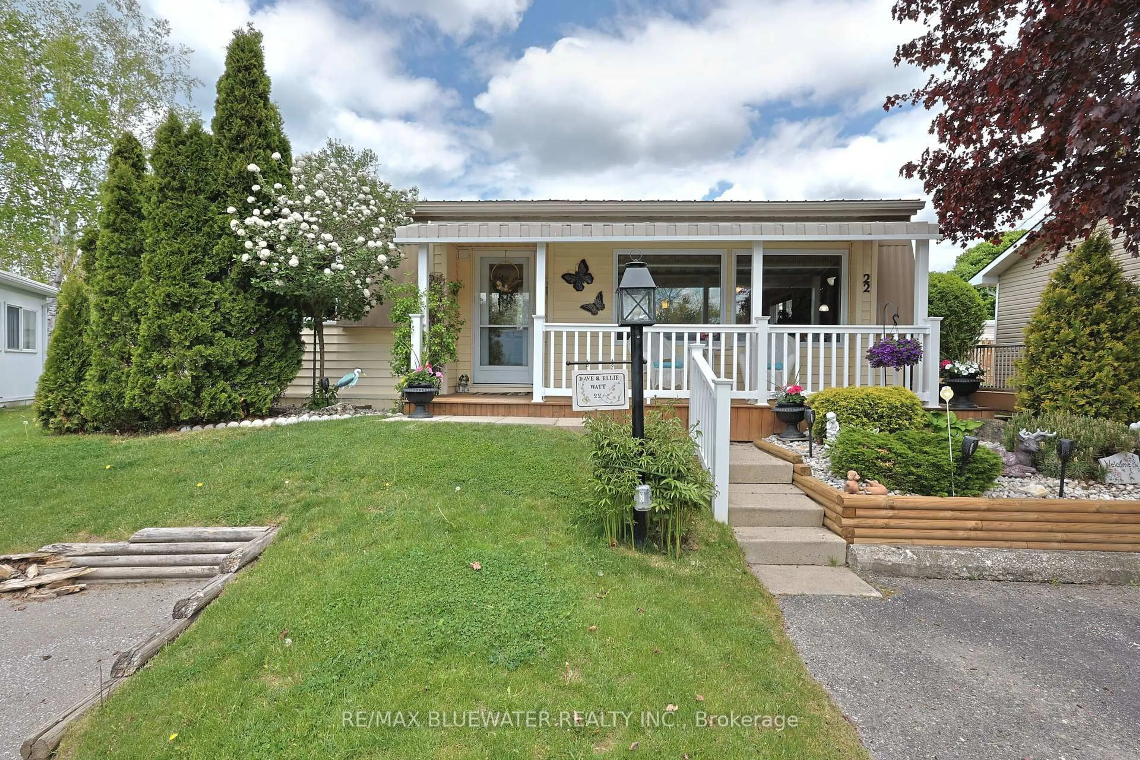 A pic from outside/outdoor area/front of a property/back of a property/a pic from drone, street for 22 Pebble Beach Pkwy, South Huron Ontario N0M 1T0