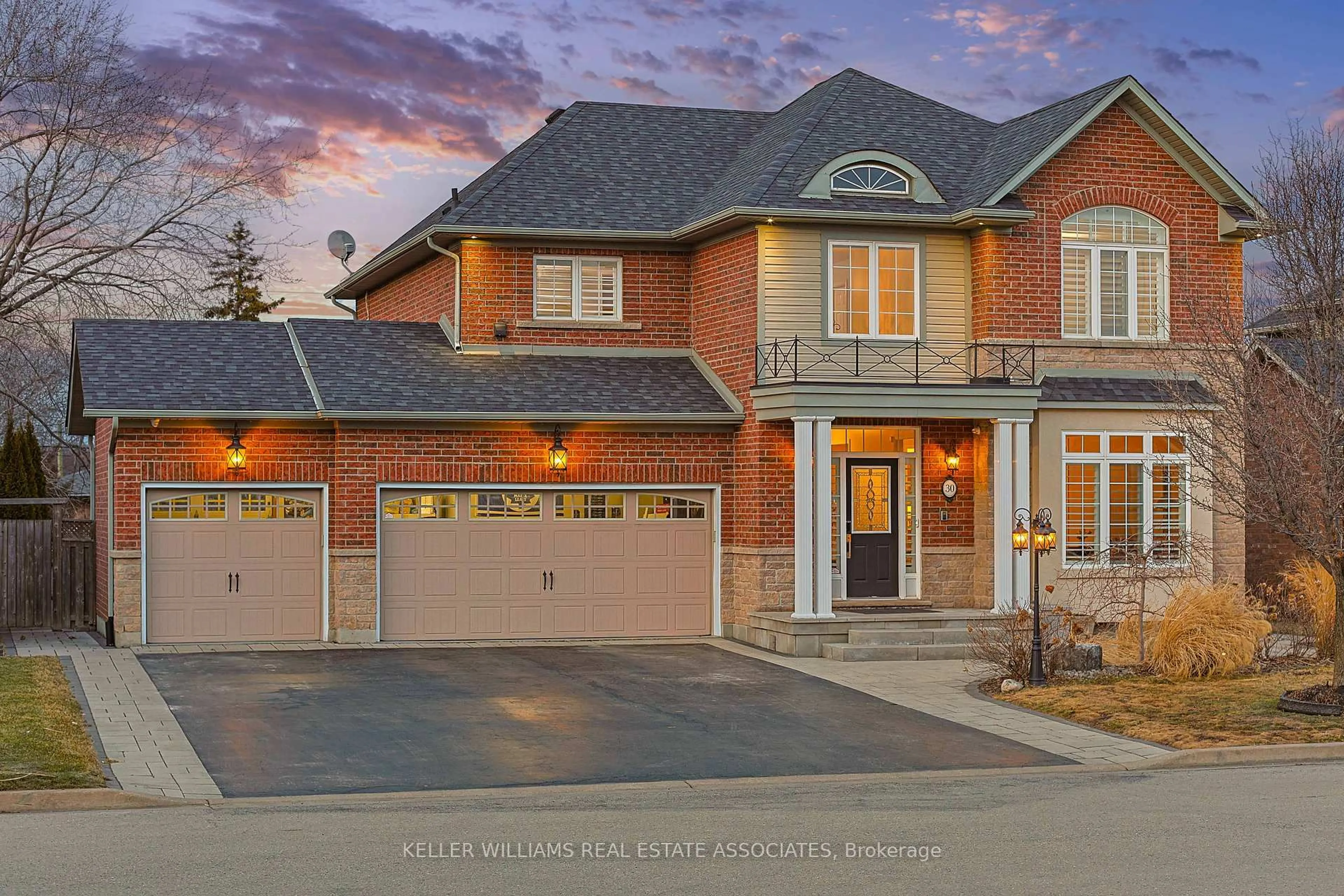 Home with brick exterior material, street for 30 Sidare Crt, Grimsby Ontario L3M 4E8