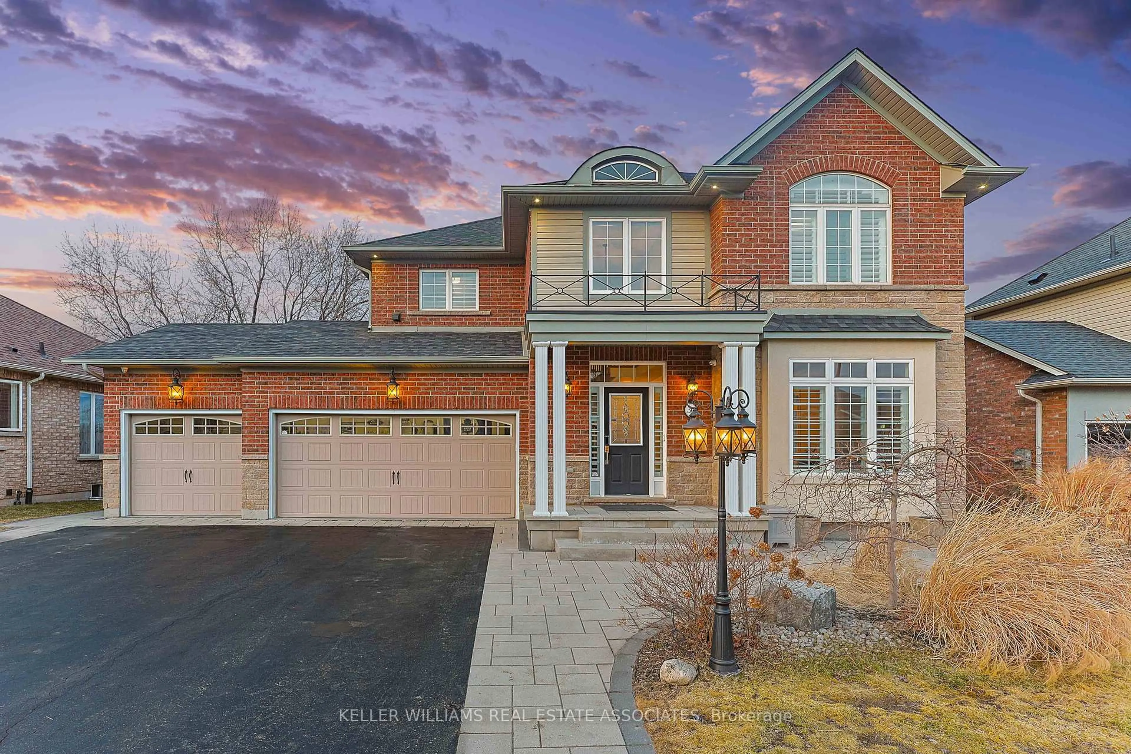 Home with brick exterior material, street for 30 Sidare Crt, Grimsby Ontario L3M 4E8
