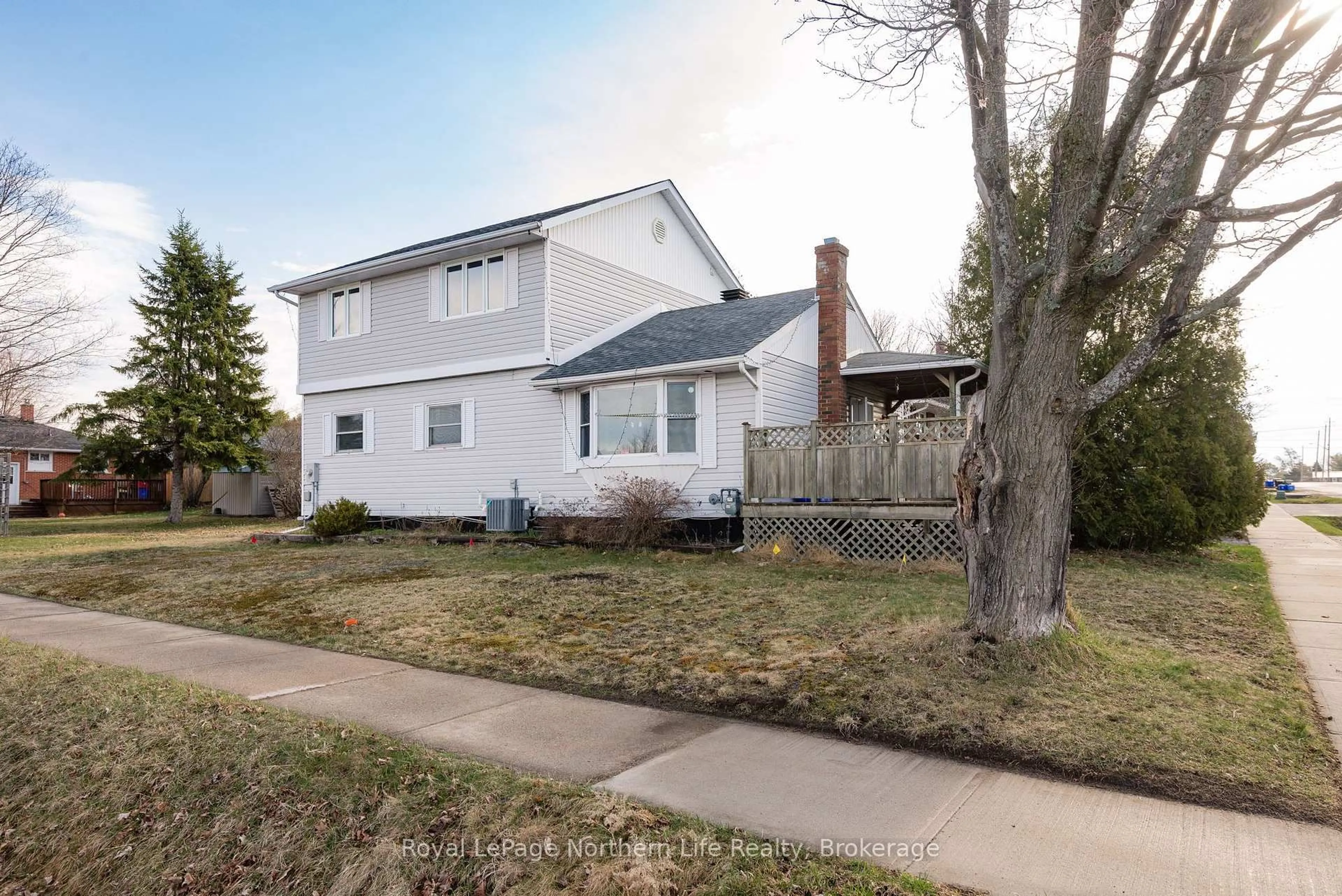 Unknown for 920 Lawson St, North Bay Ontario P1B 3T5