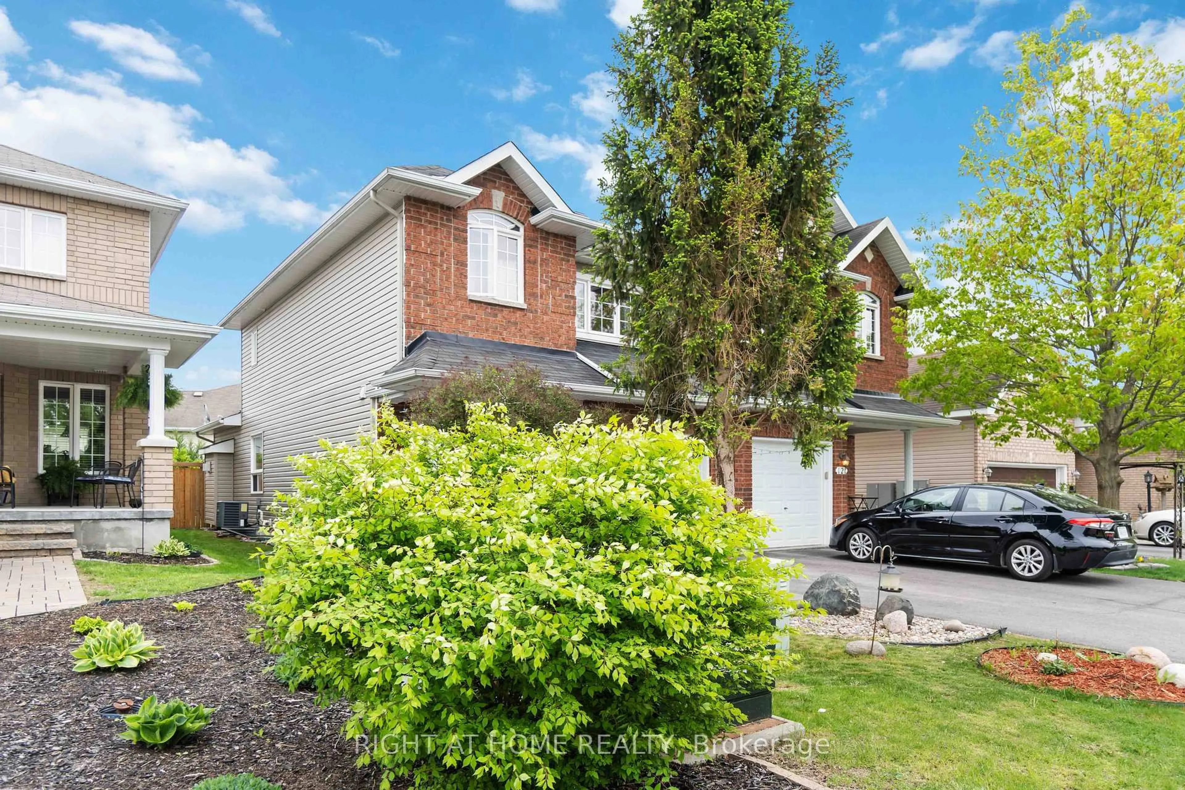 A pic from outside/outdoor area/front of a property/back of a property/a pic from drone, street for 123 WOLFF Cres, Arnprior Ontario K7S 0C1