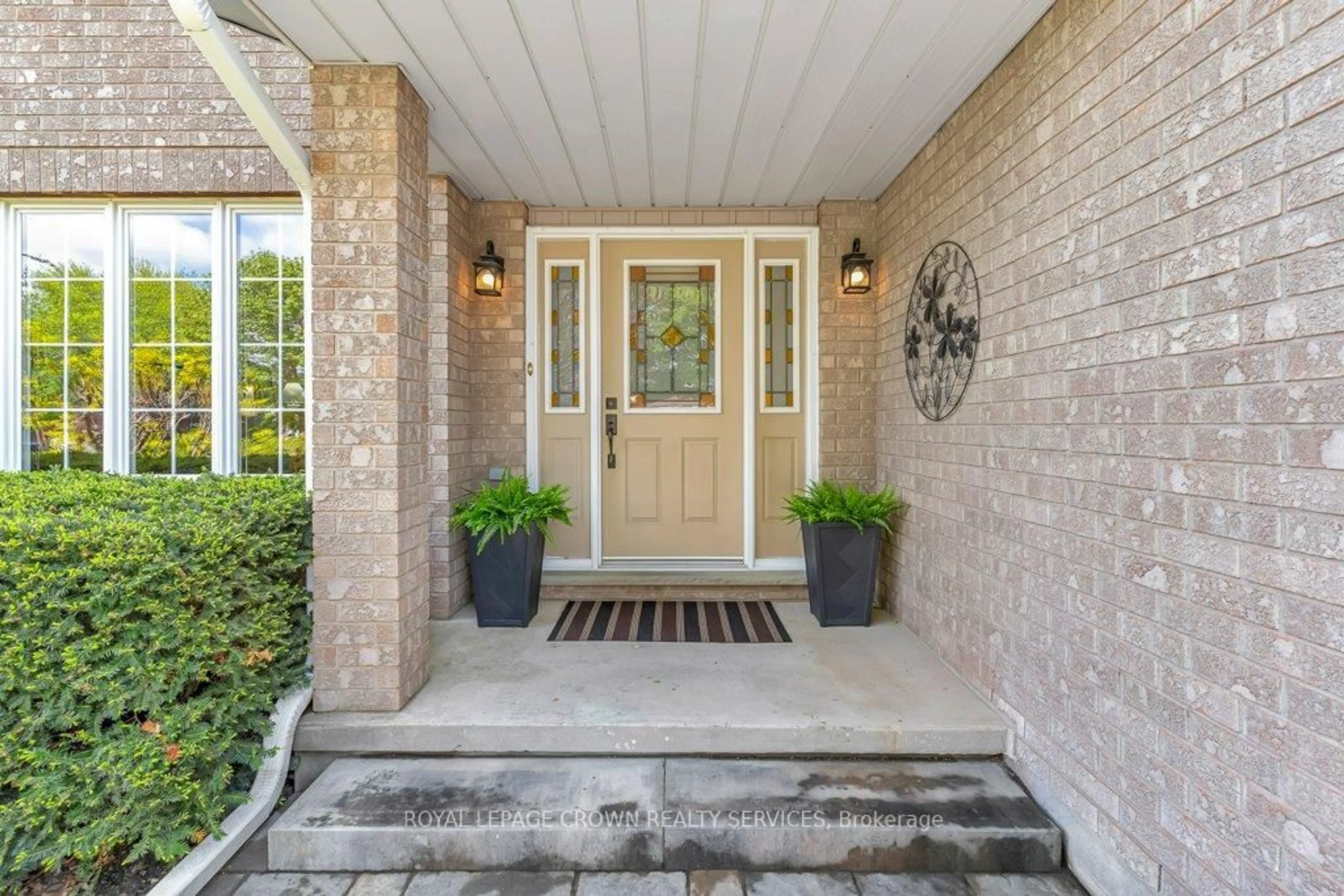 Indoor entryway for 208 Michener Cres, Kitchener Ontario N2A 3V7
