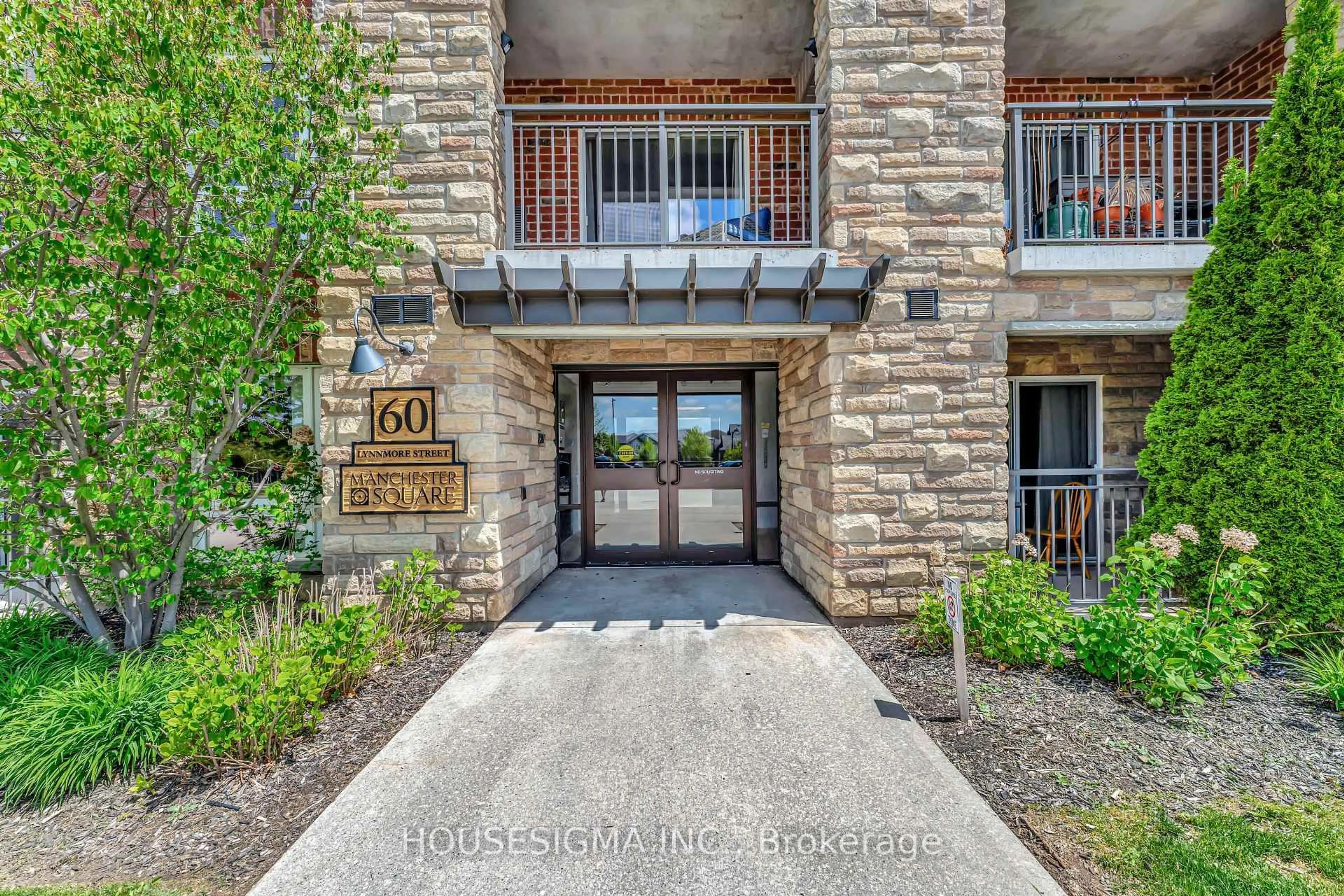 Indoor entryway for 60 Lynnmore St #108, Guelph Ontario N1L 0J8