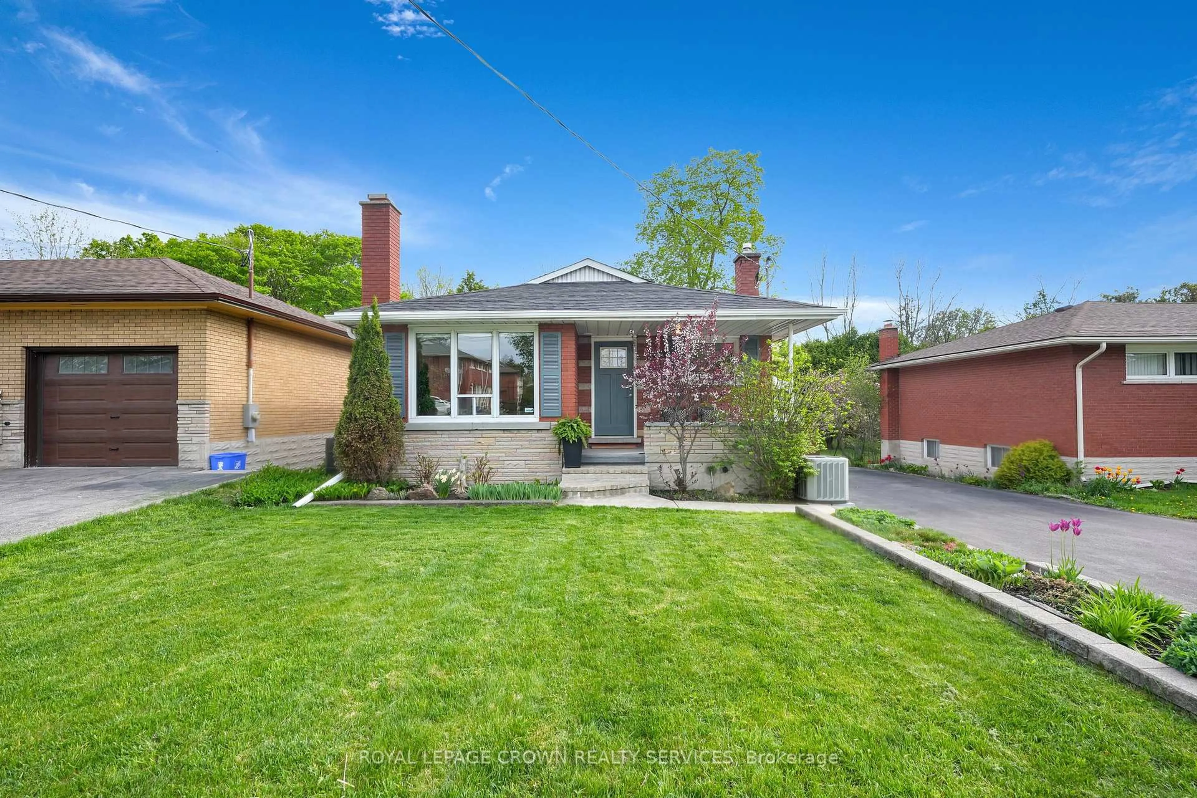 Home with brick exterior material, street for 211 Connaught St, Kitchener Ontario N2C 1B2