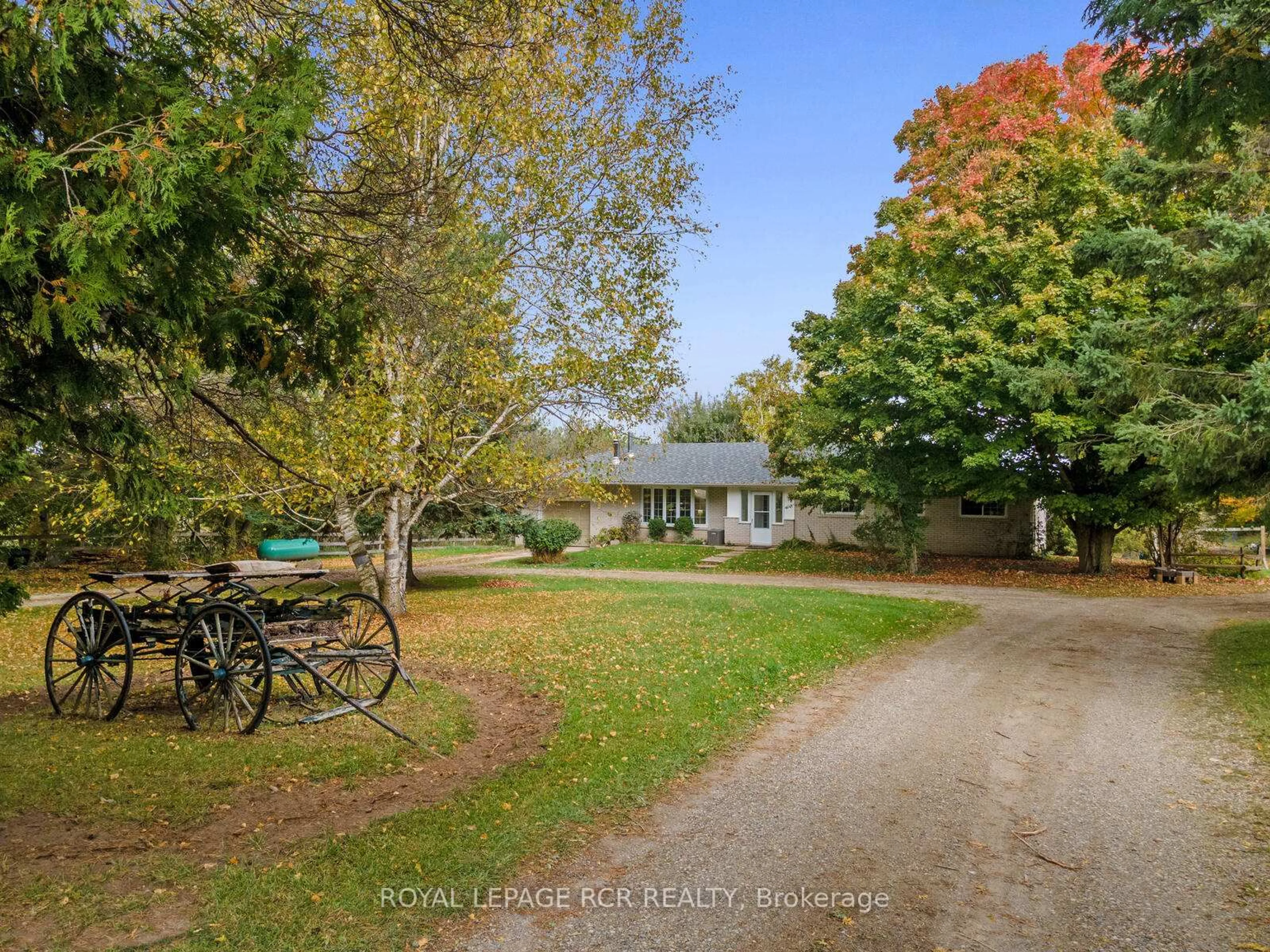 A pic from outside/outdoor area/front of a property/back of a property/a pic from drone, unknown for 953371 7th Line, Mono Ontario L9W 6E8