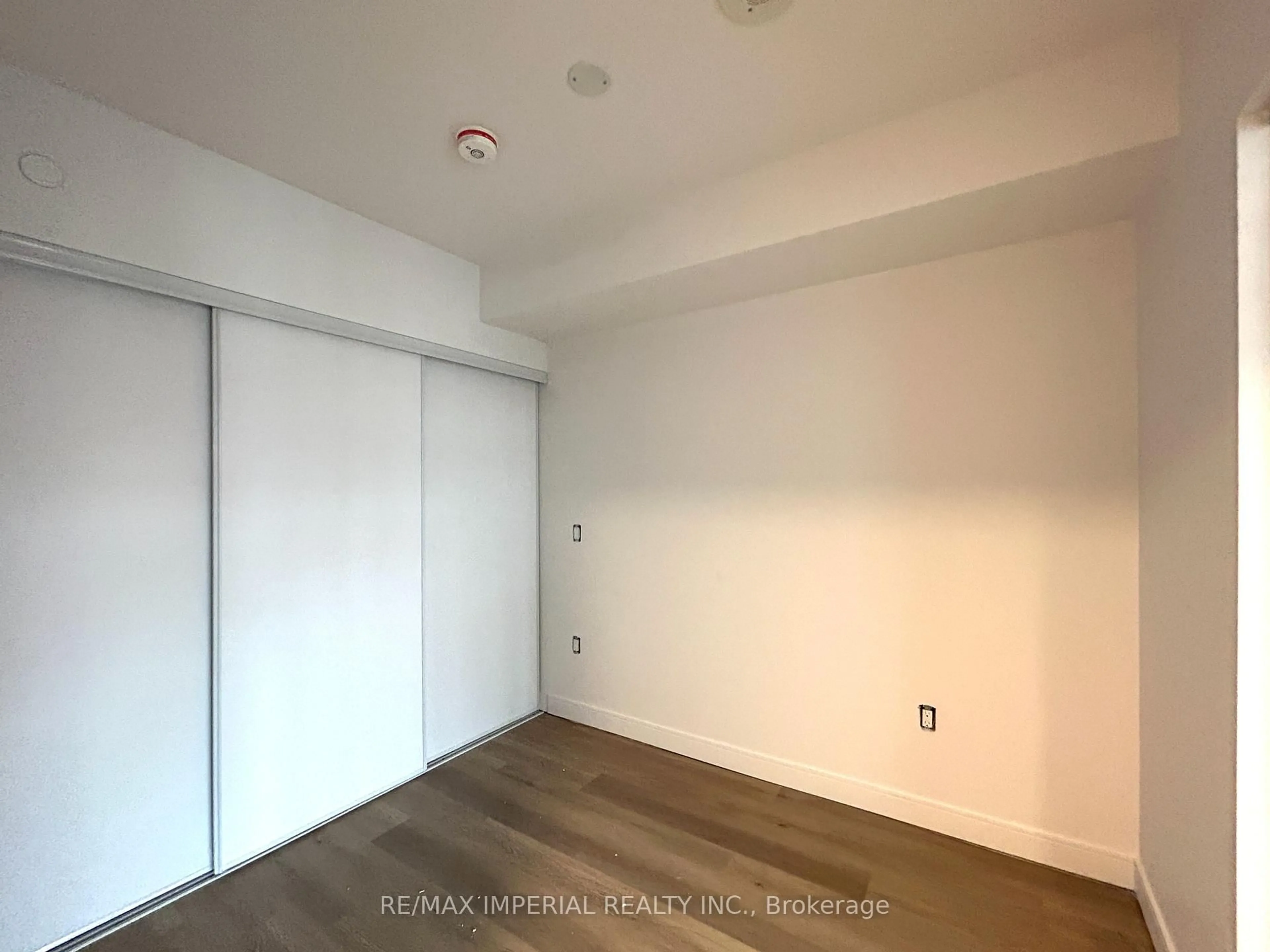 A pic of a room for 1 Jarvis St #906, Hamilton Ontario L8R 3J2