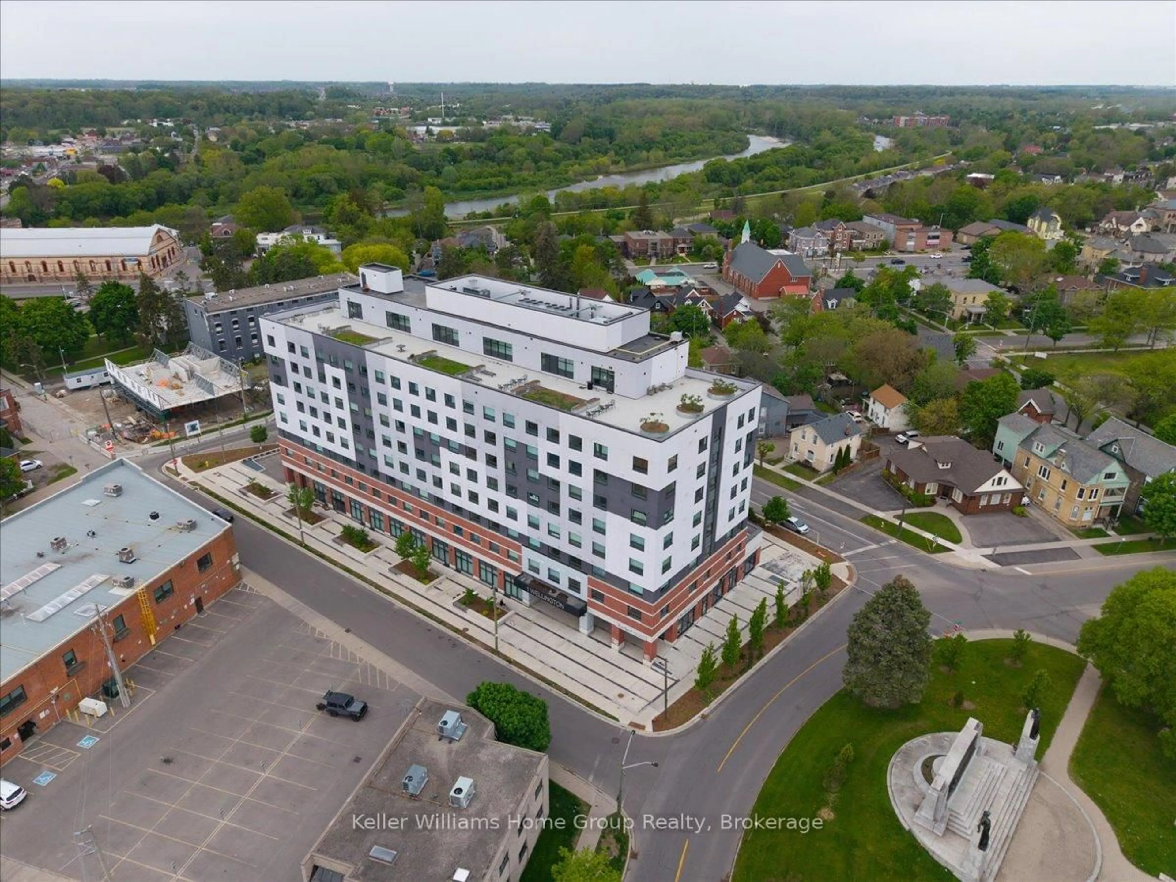 A pic from outside/outdoor area/front of a property/back of a property/a pic from drone, building for 1 Wellington St #415, Brant Ontario N3T 2L3