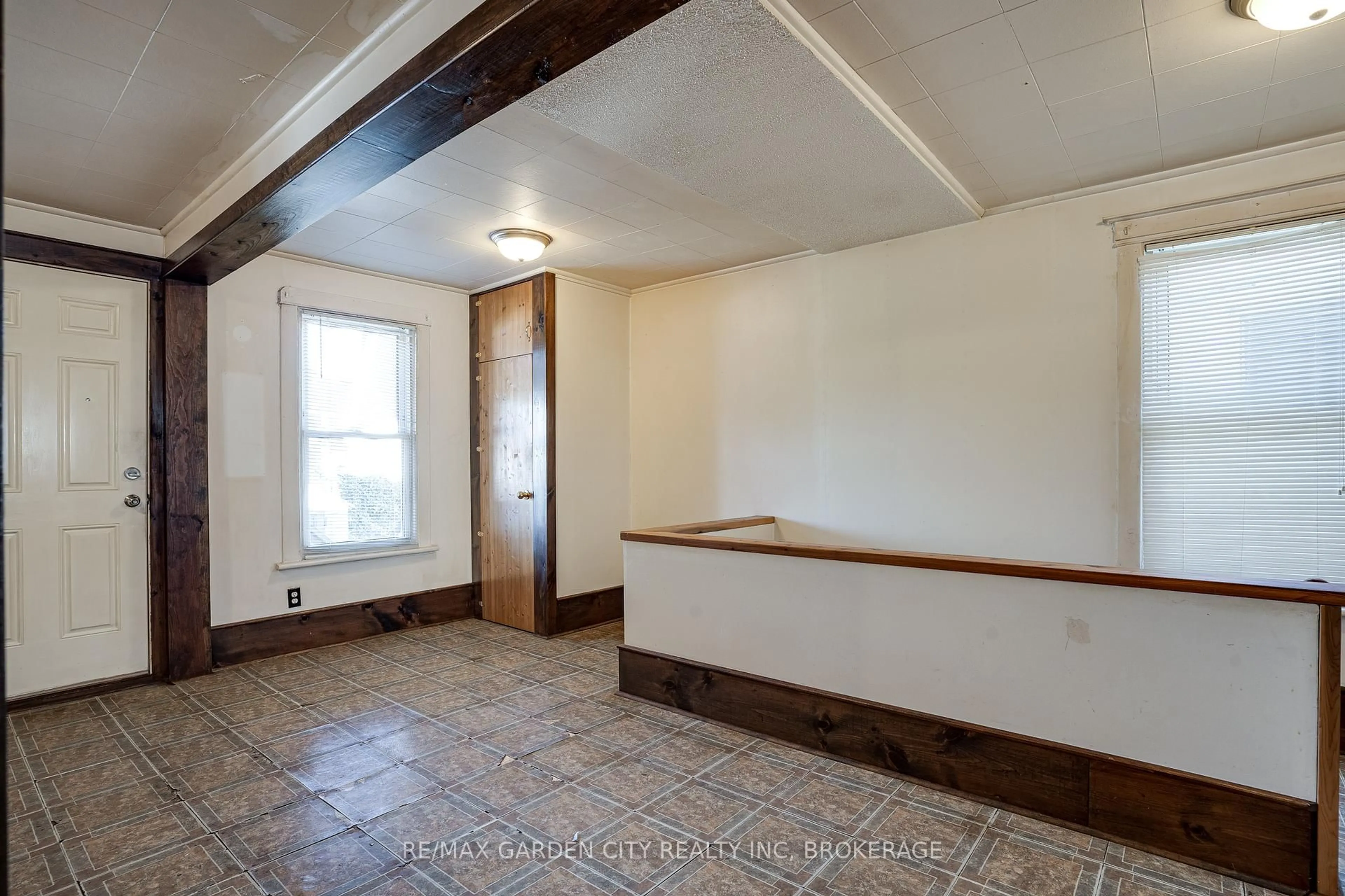 A pic of a room for 175 Mcanulty Blvd, Hamilton Ontario L8H 3H8
