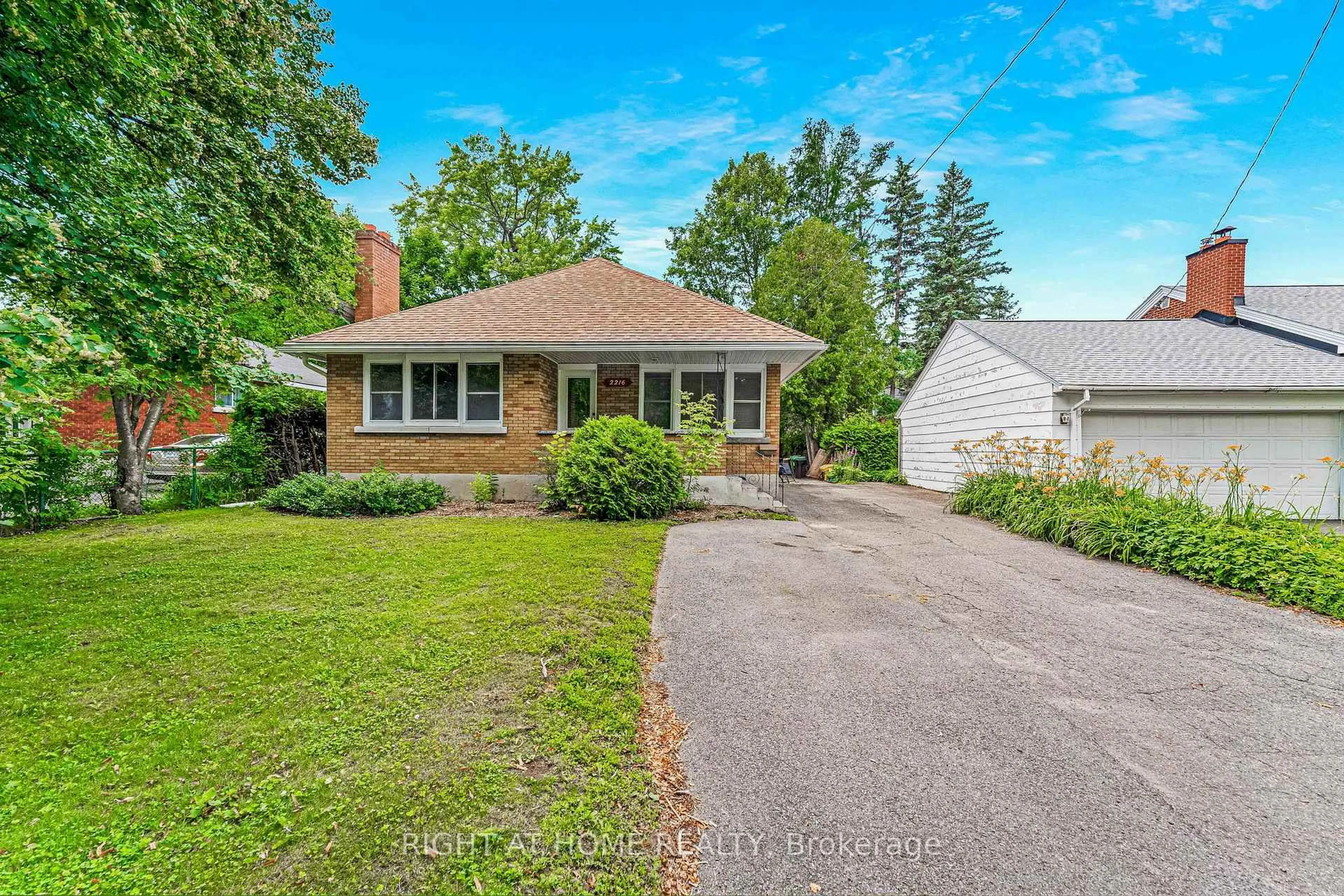 Unknown for 2216 Prospect Ave, Ottawa Ontario K1H 7G3