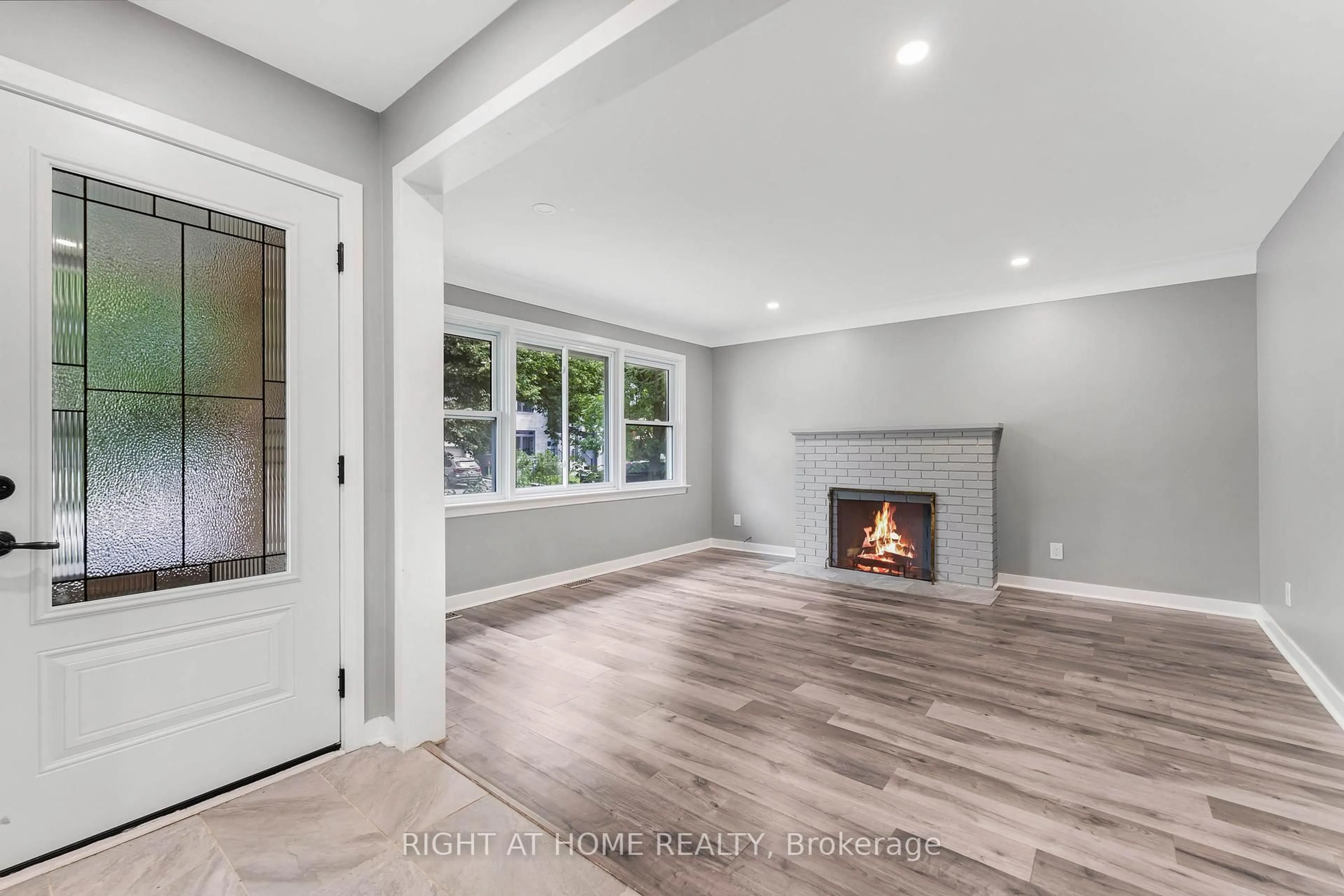 Unknown for 2216 Prospect Ave, Ottawa Ontario K1H 7G3