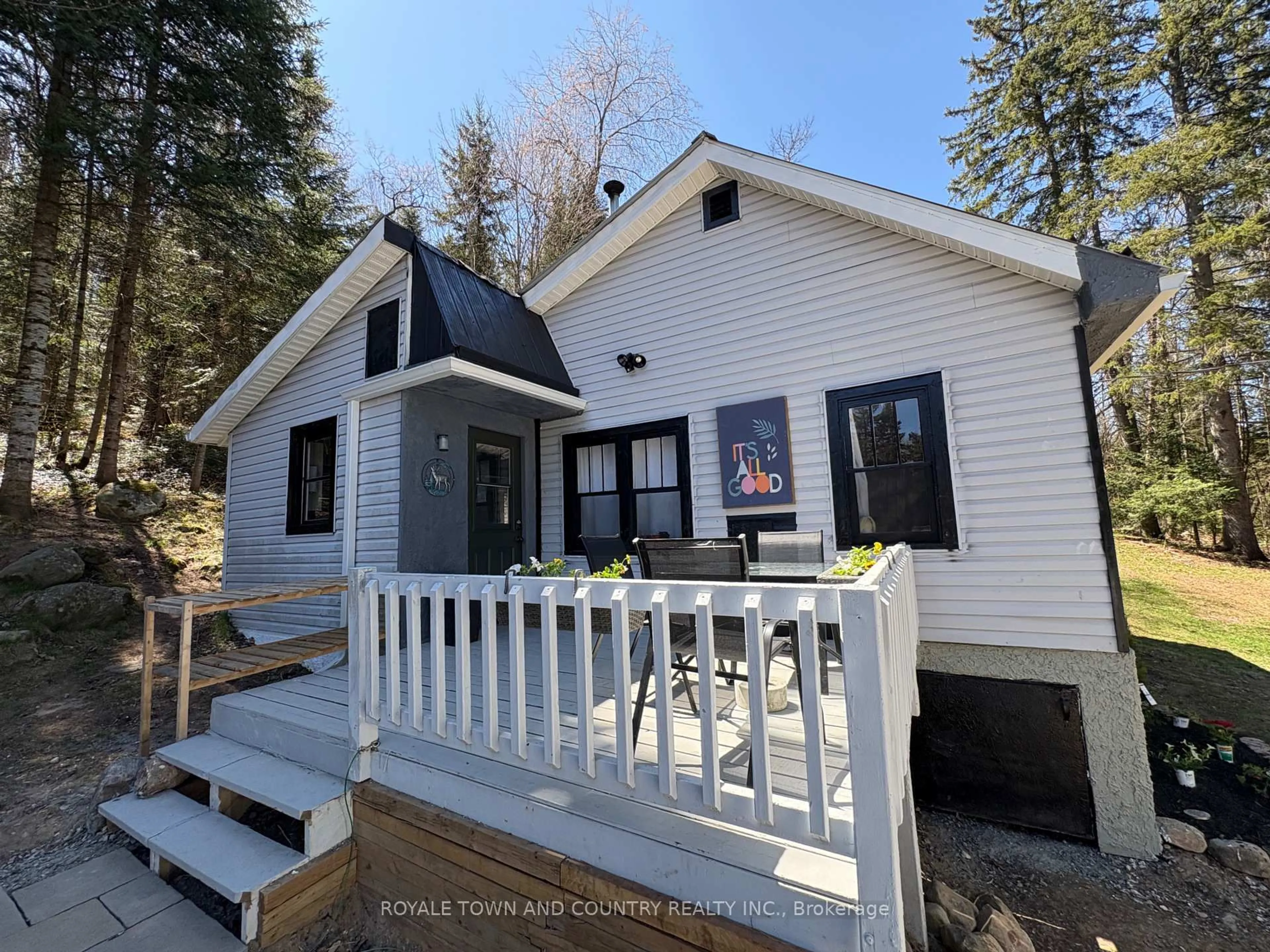 Home with vinyl exterior material, unknown for 2094 592 Highway, Perry Ontario P0A 1J0