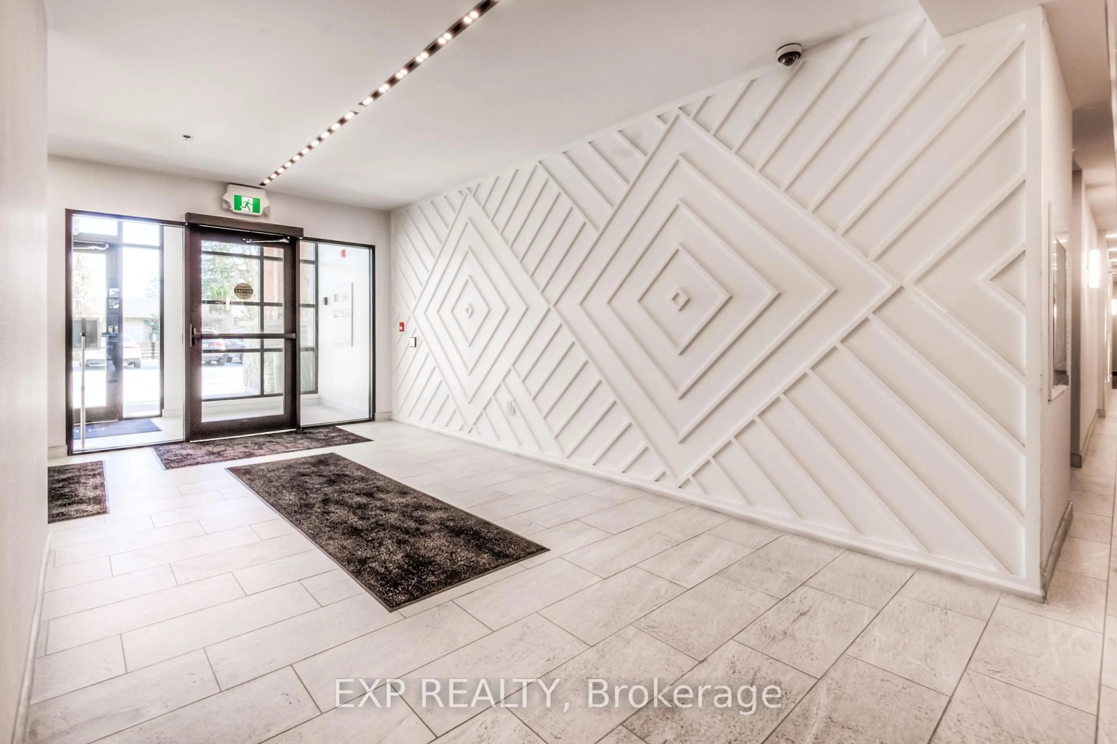 Indoor foyer for 110 Fergus Ave #420, Kitchener Ontario N2A 2H2