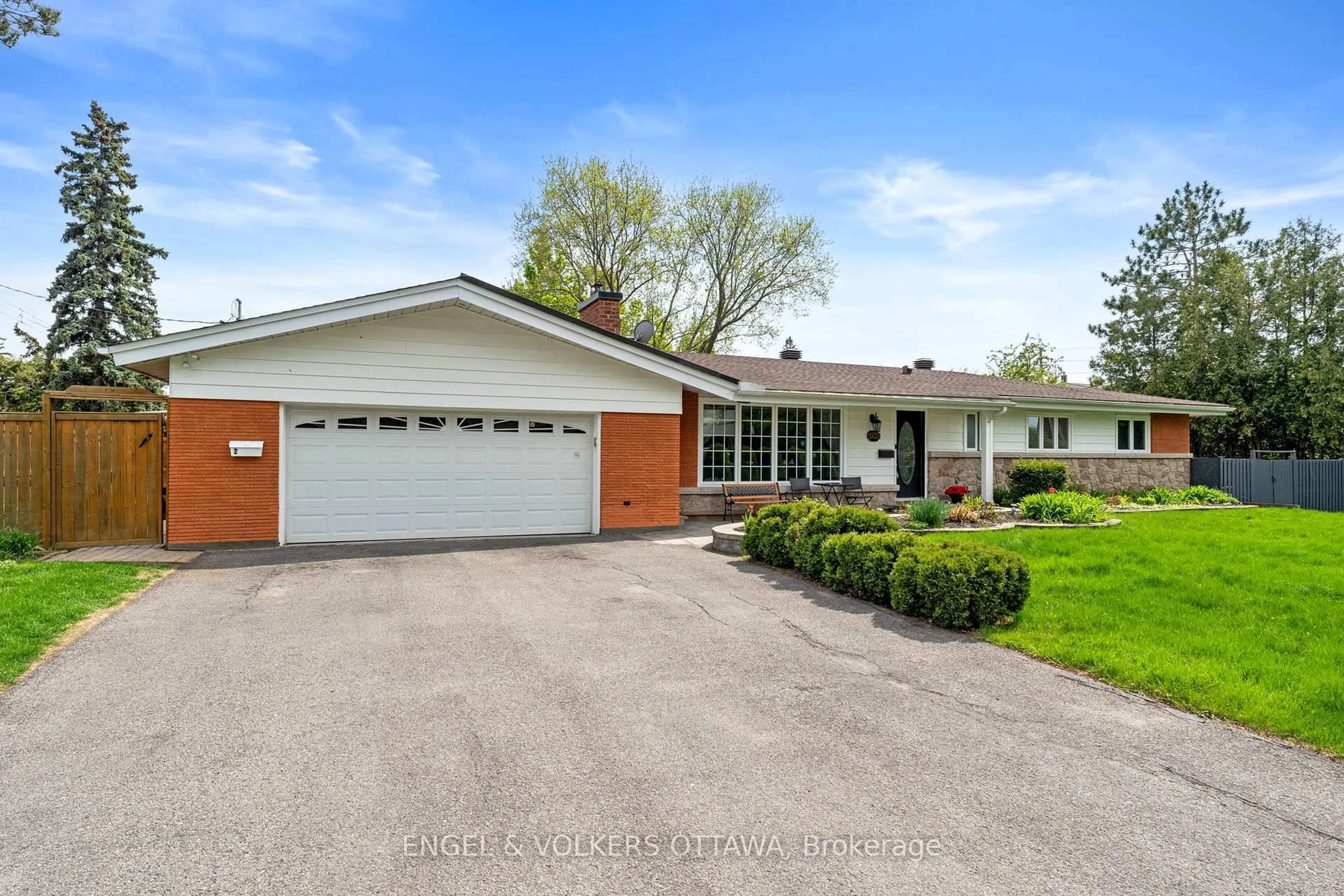 Home with brick exterior material, street for 1160 Tawney Rd, Ottawa Ontario K1G 1B6