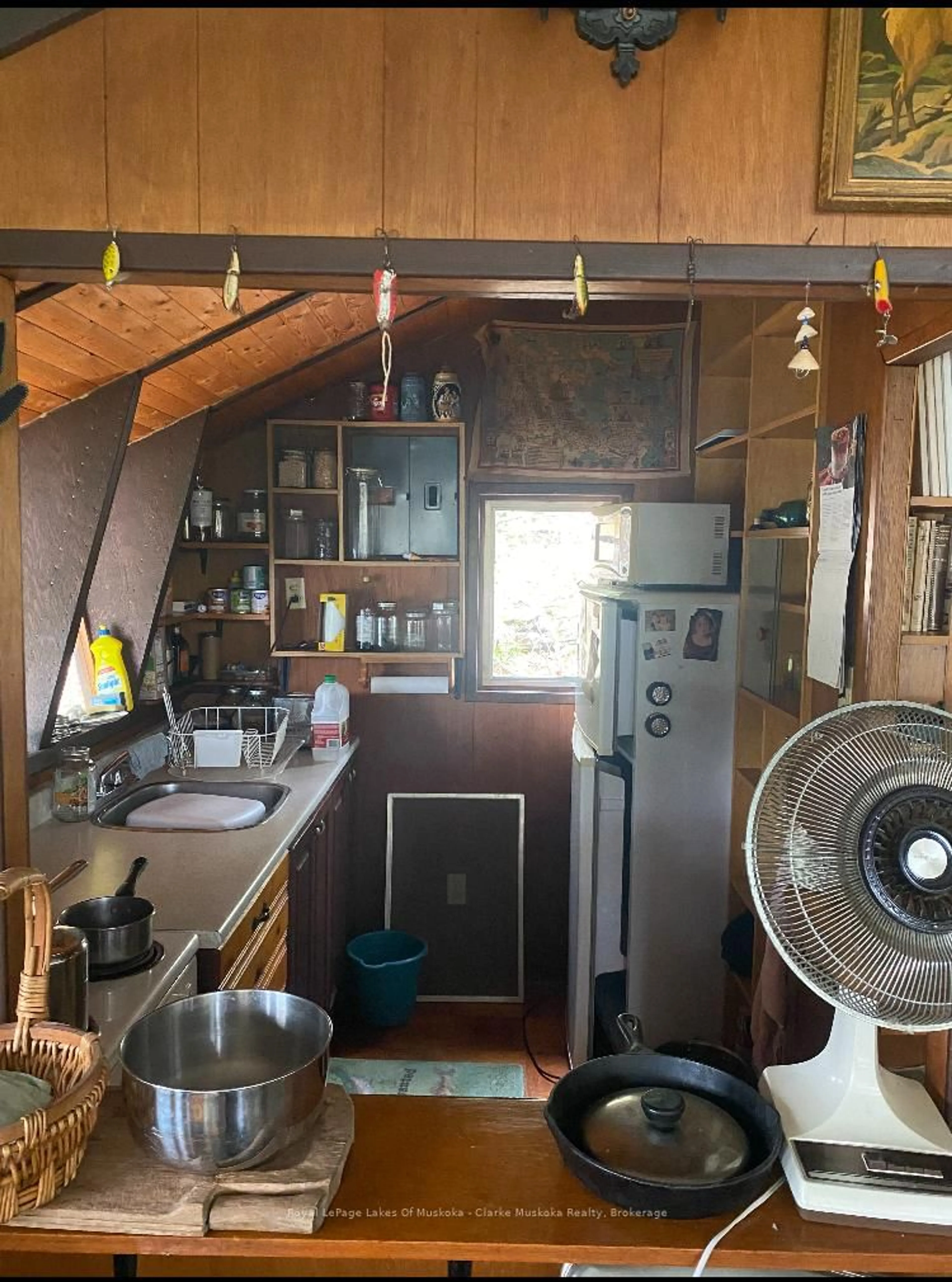 Standard kitchen, floor is not visible for 1083 Harrison Tr, Georgian Bay Ontario P0C 1H0