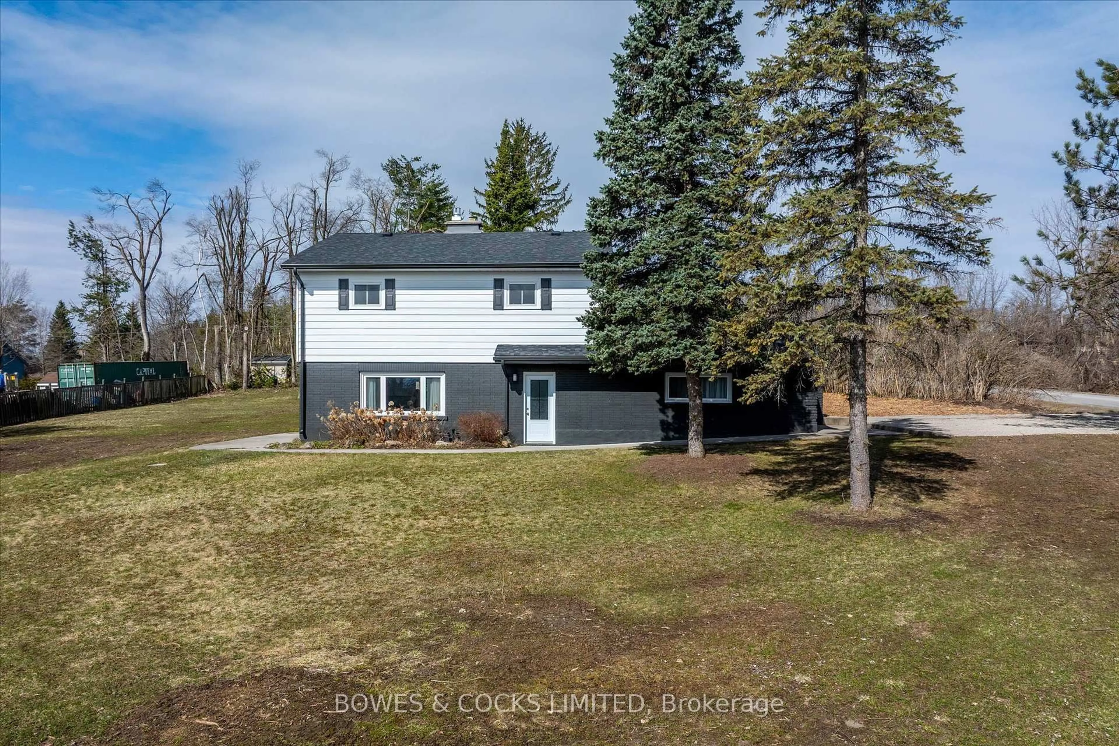 A pic from outside/outdoor area/front of a property/back of a property/a pic from drone, unknown for 1695 Killoran Rd, Selwyn Ontario K9J 6X5