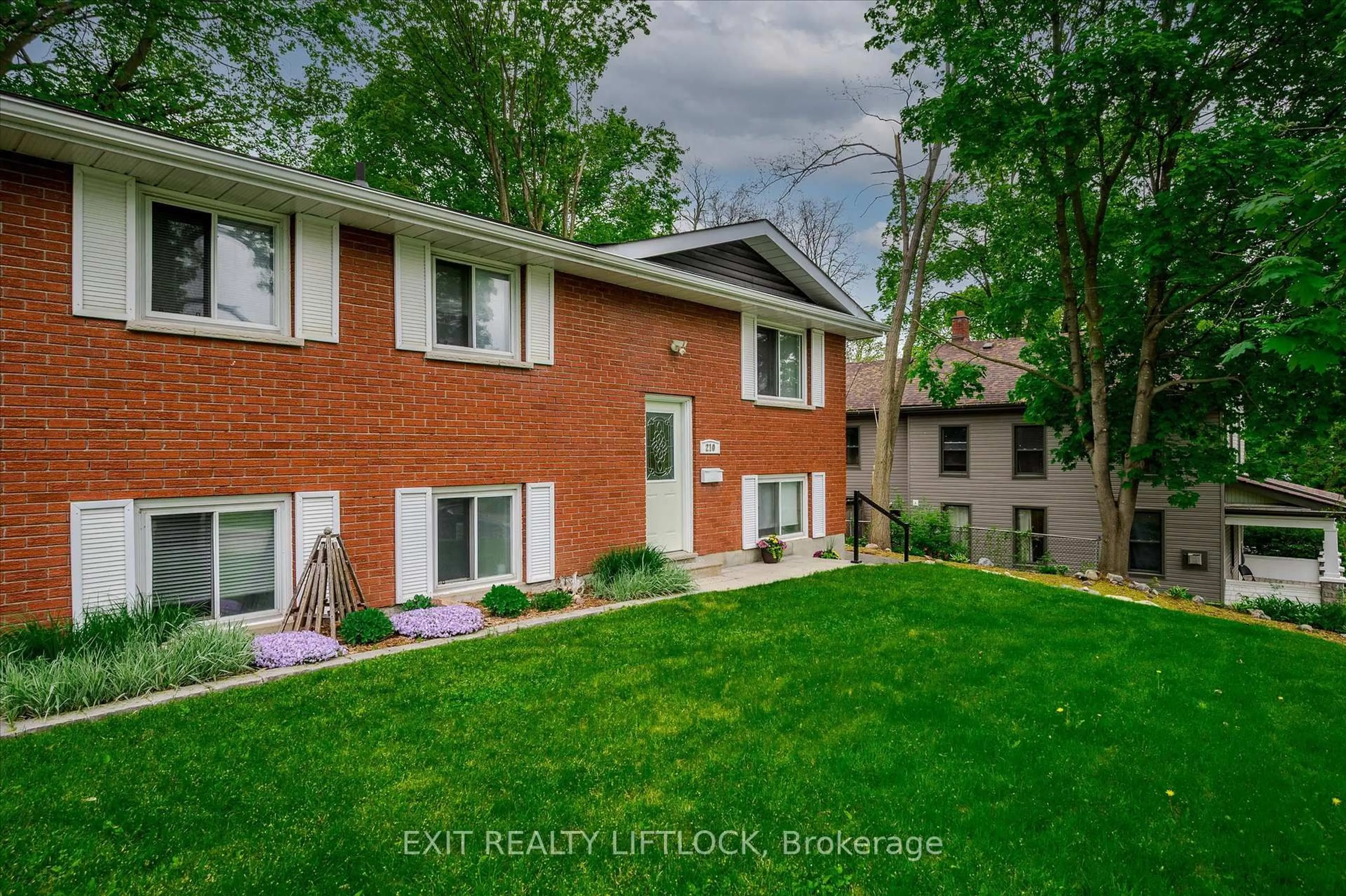 Home with brick exterior material, street for 210 Antrim St, Peterborough Central Ontario K9H 3G4