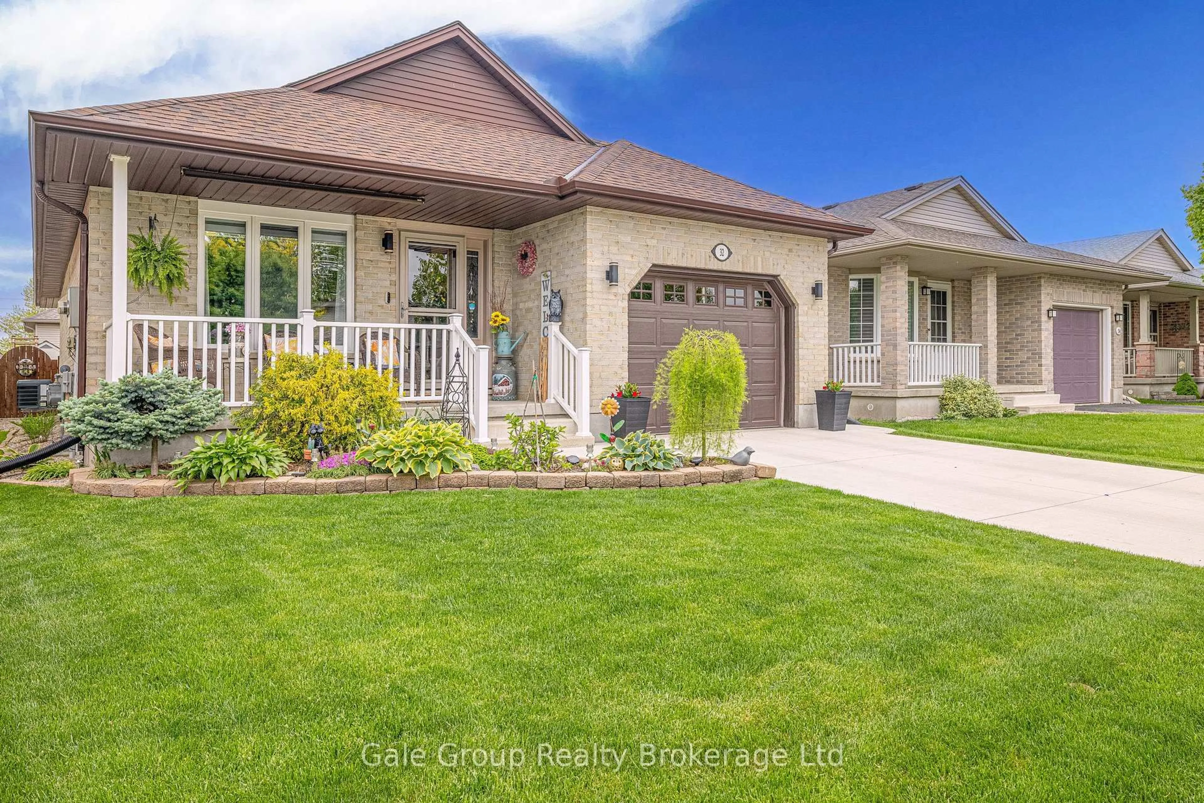 Home with vinyl exterior material, street for 32 Faith Blvd, St. Thomas Ontario N5R 6K2