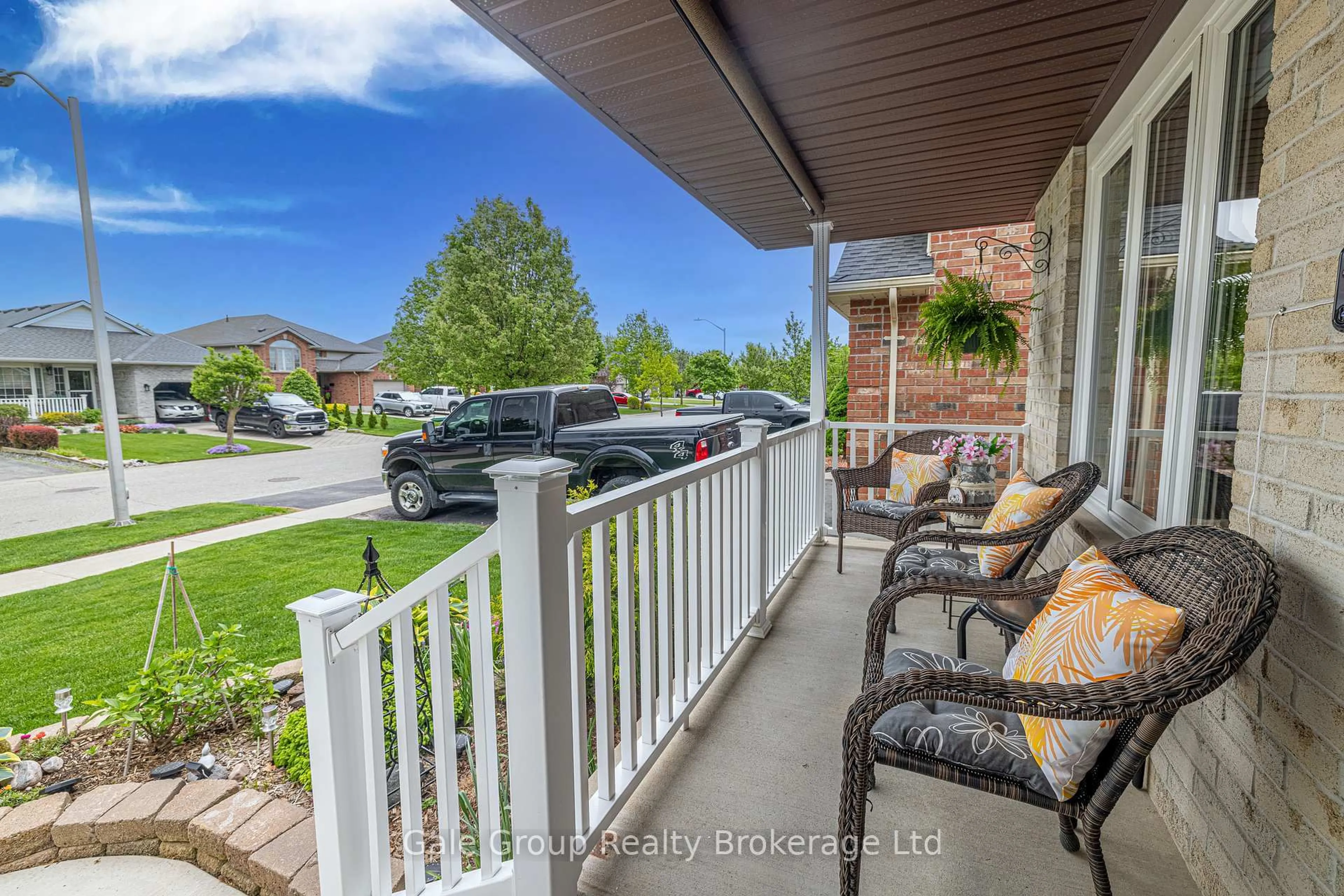 Patio, street for 32 Faith Blvd, St. Thomas Ontario N5R 6K2
