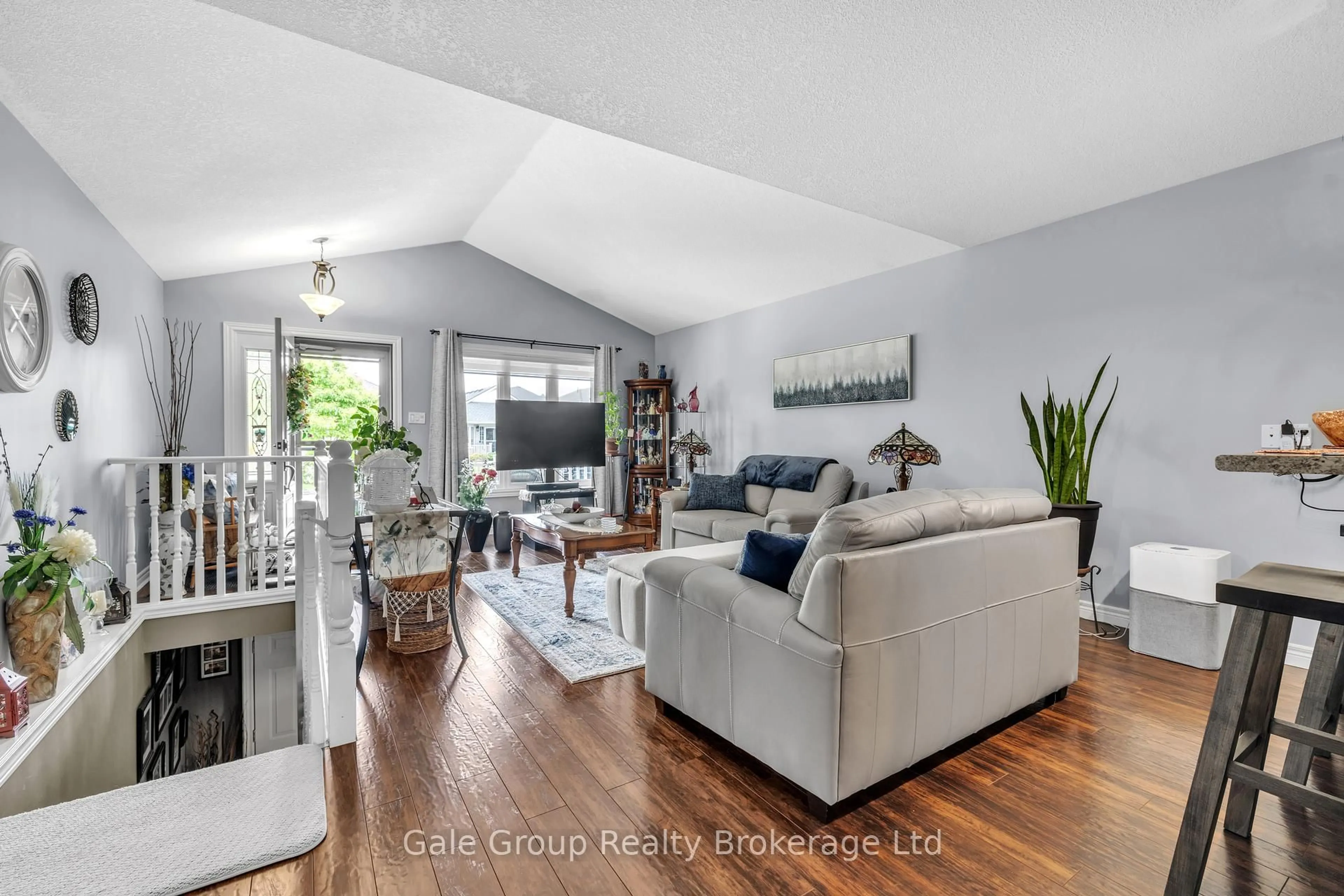 Living room with furniture, unknown for 32 Faith Blvd, St. Thomas Ontario N5R 6K2