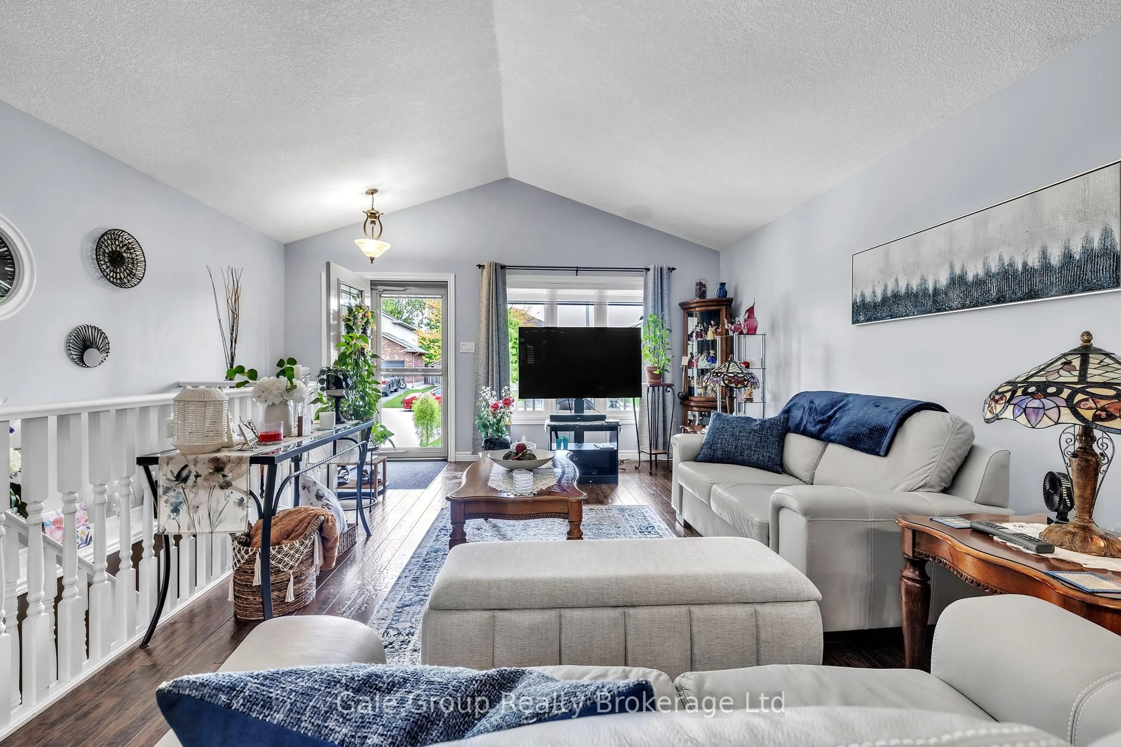 Living room with furniture, unknown for 32 Faith Blvd, St. Thomas Ontario N5R 6K2