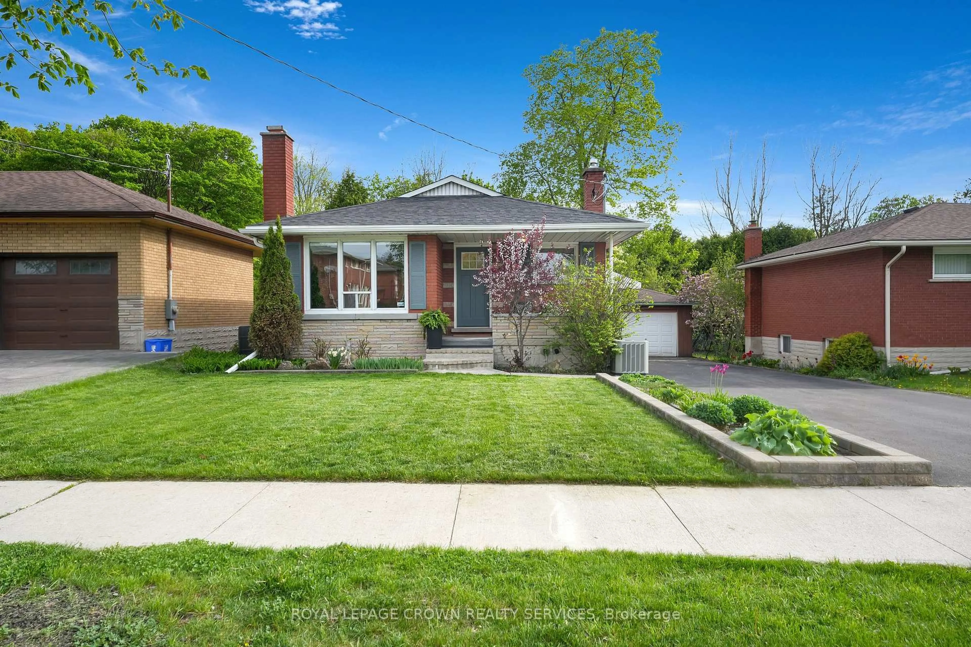 Home with brick exterior material, street for 211 Connaught St, Kitchener Ontario N2C 1B2