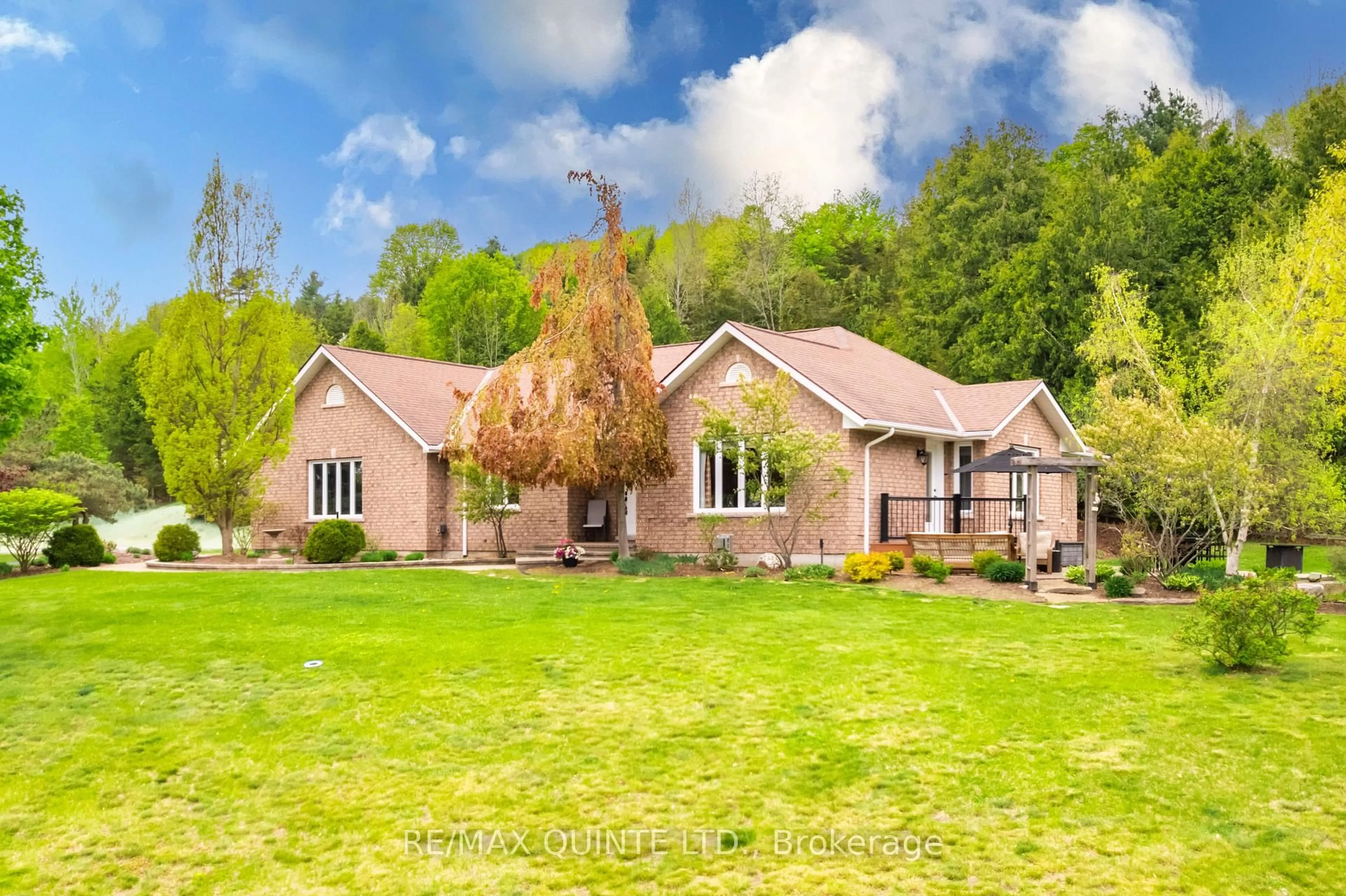 A pic from outside/outdoor area/front of a property/back of a property/a pic from drone, unknown for 38 Oakridge Dr, Brighton Ontario K0K 1H0