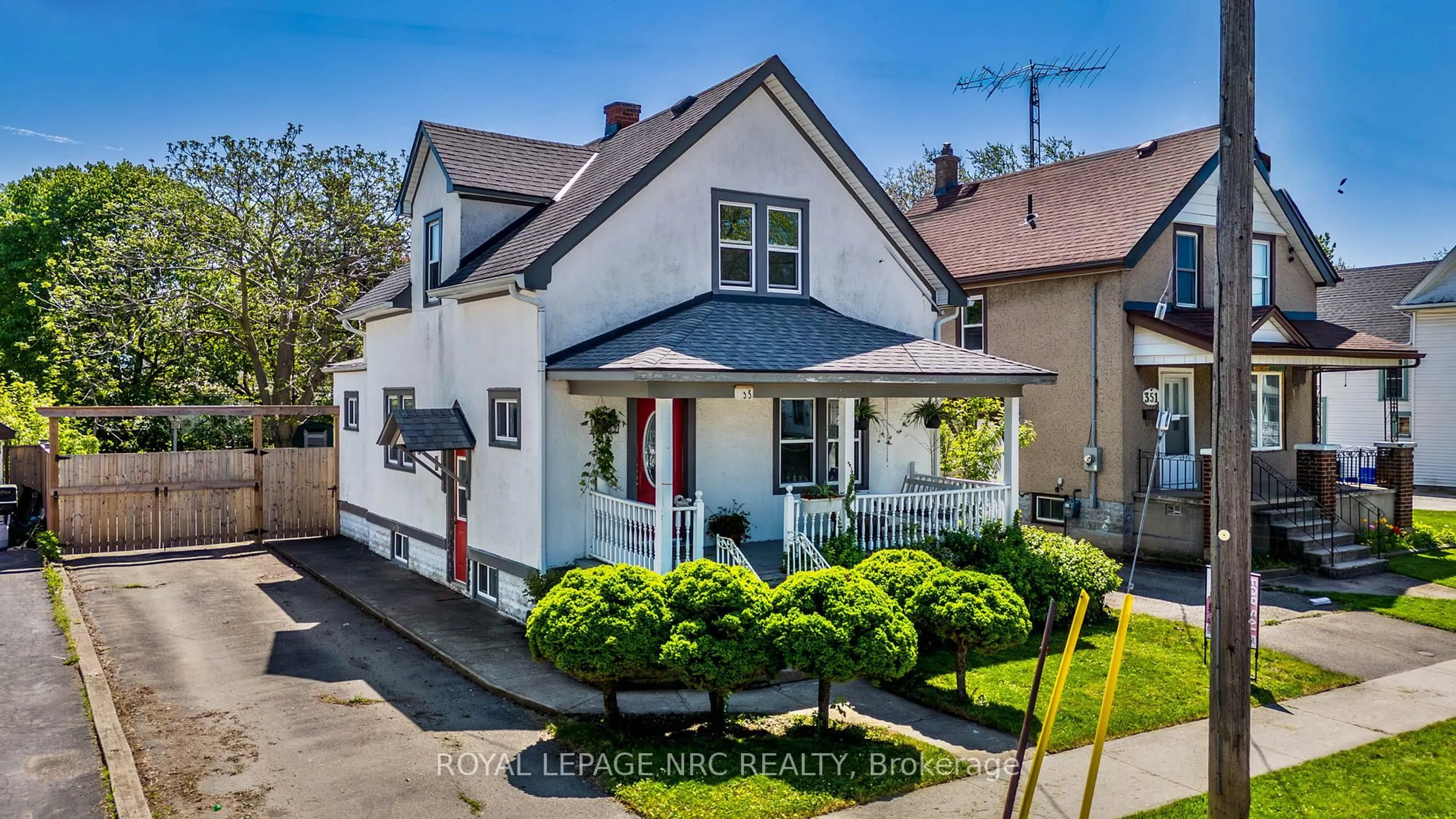 Home with vinyl exterior material, street for 355 Mitchell St, Port Colborne Ontario L3K 1Y7