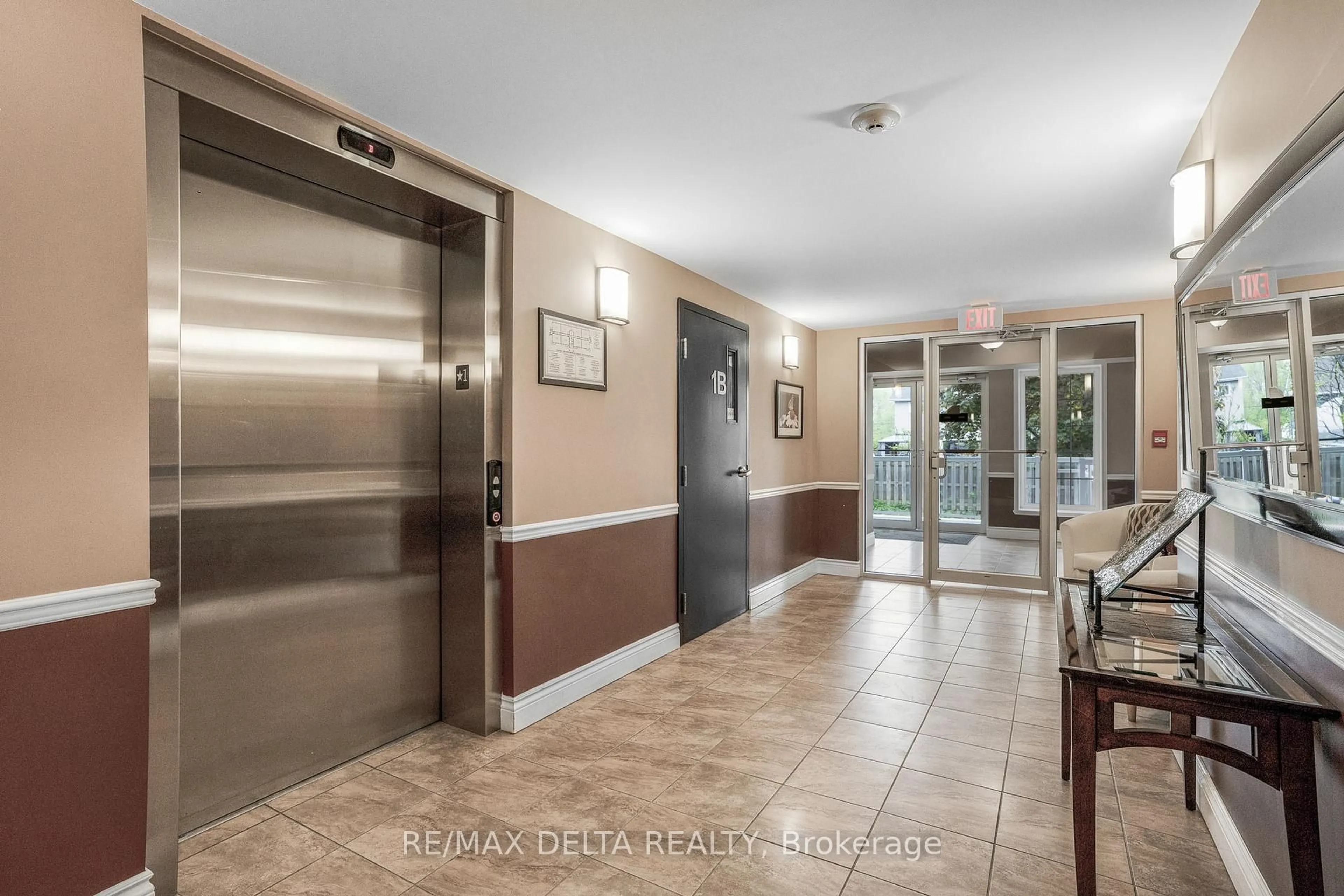 Indoor foyer for 2360 Albert St #104, Clarence-Rockland Ontario K4K 0C4
