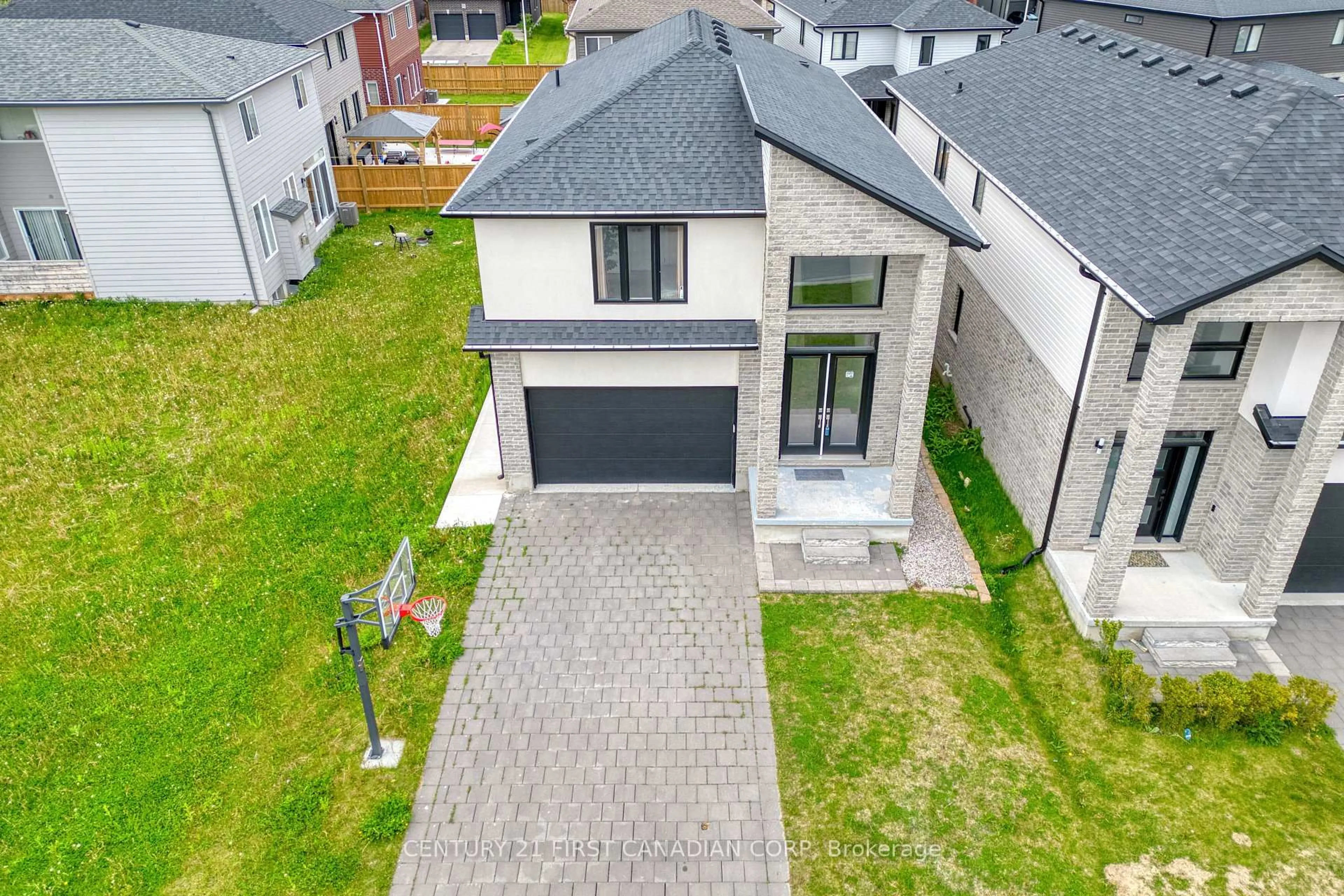 A pic from outside/outdoor area/front of a property/back of a property/a pic from drone, street for 1285 Sandbar St, London North Ontario N6G 0Y3