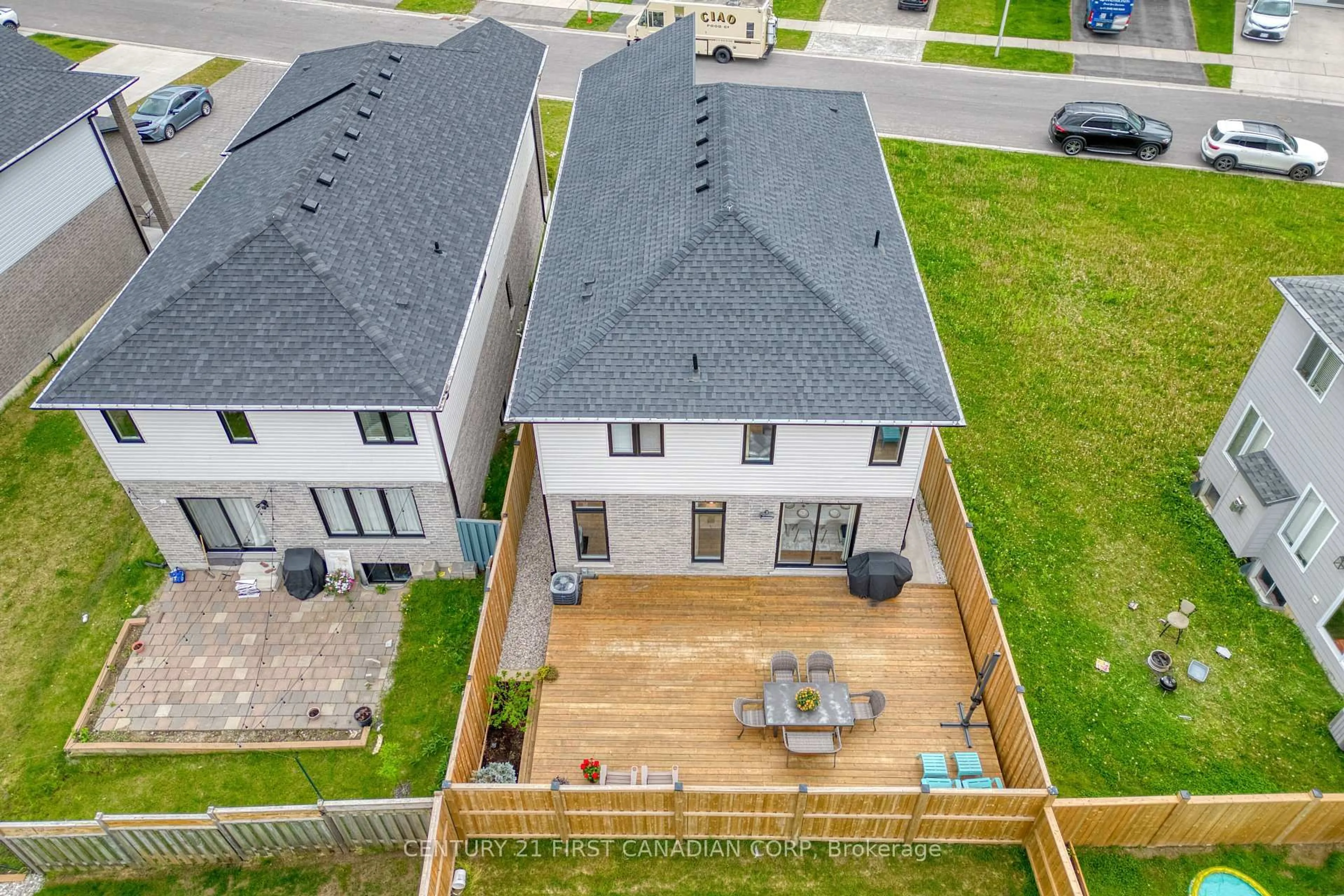 A pic from outside/outdoor area/front of a property/back of a property/a pic from drone, street for 1285 Sandbar St, London North Ontario N6G 0Y3