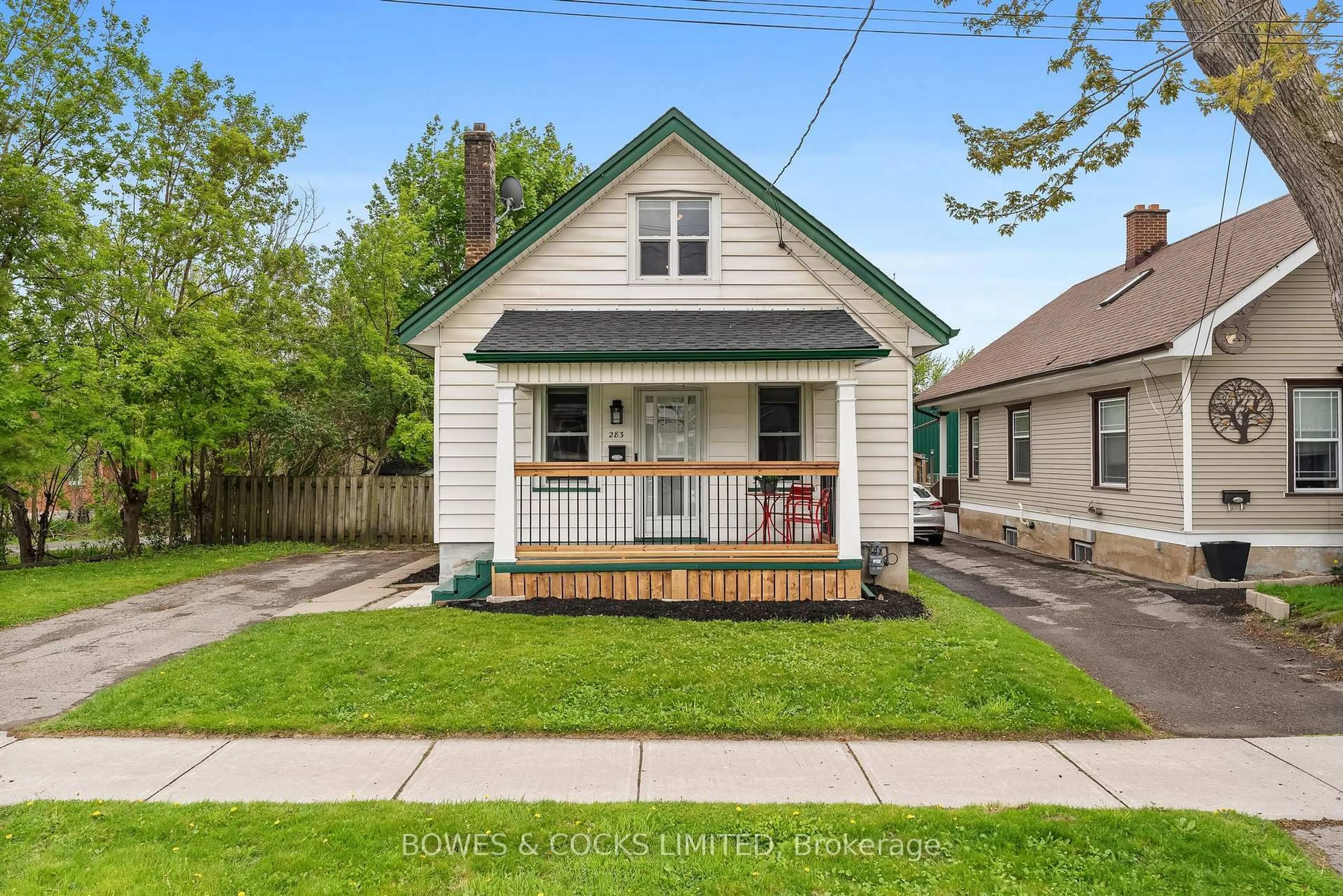 Home with vinyl exterior material, street for 283 Lake St, Peterborough Ontario K9J 2H5
