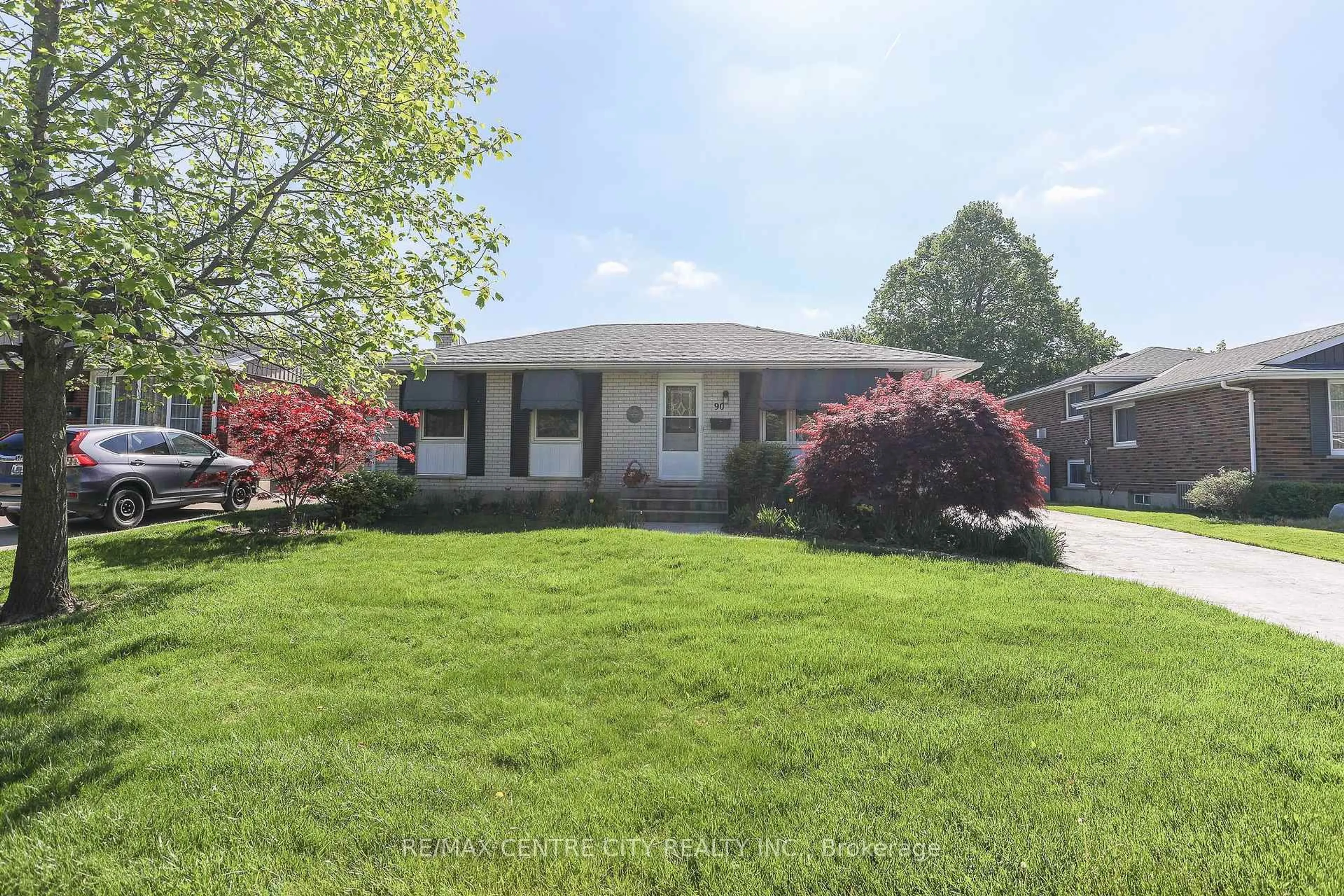 Home with vinyl exterior material, street for 90 LAWRENCE Ave, St. Thomas Ontario N5R 5G3