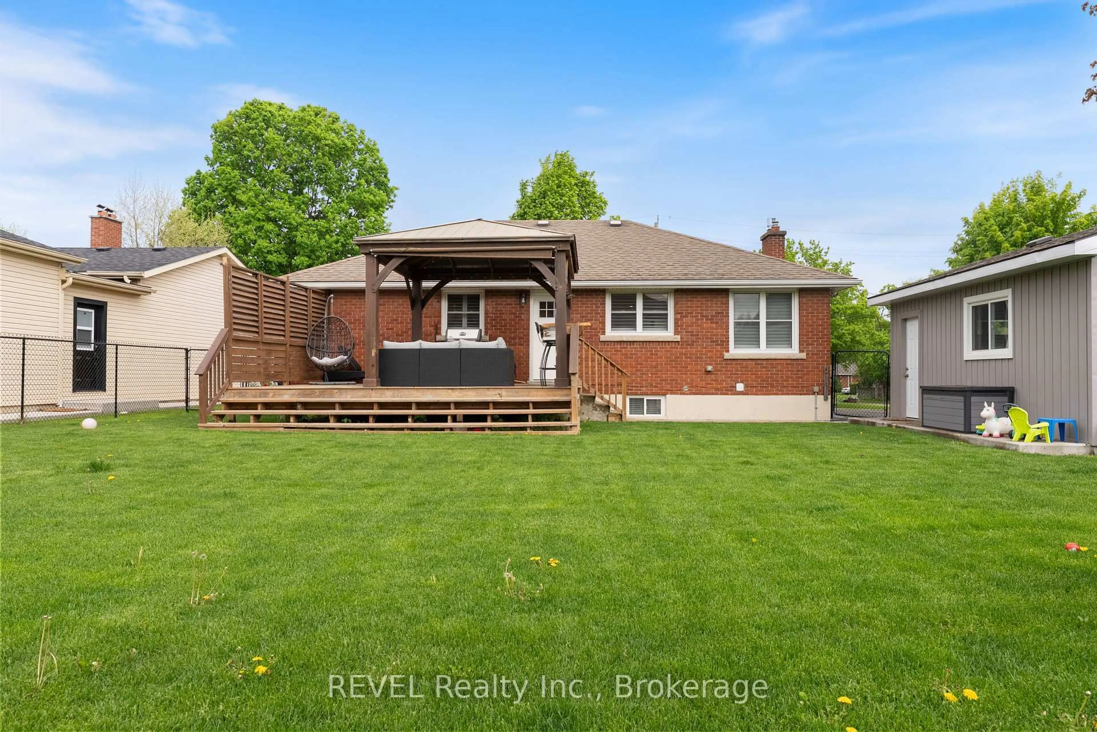 A pic from outside/outdoor area/front of a property/back of a property/a pic from drone, unknown for 17 Varadi Ave, Brant Ontario N3R 3M9