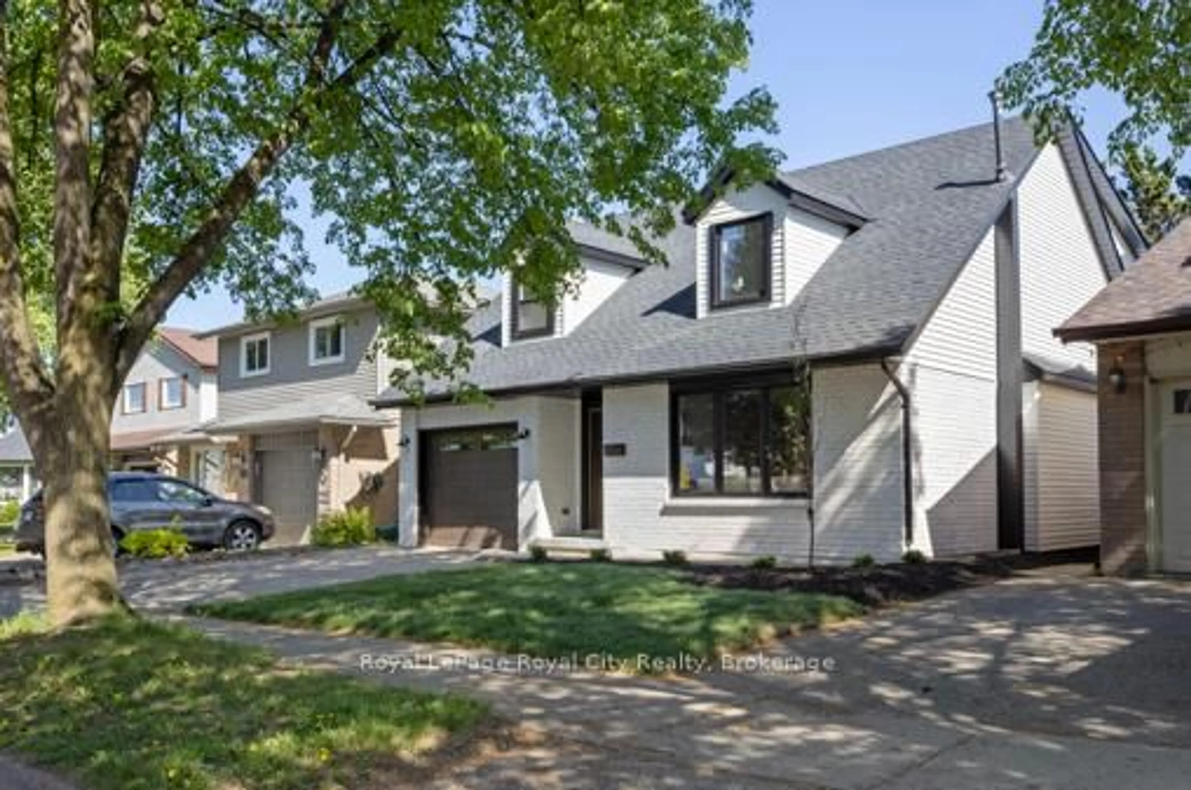 Home with brick exterior material, street for 92 Scenic Wood Cres, Kitchener Ontario N2A 3N6