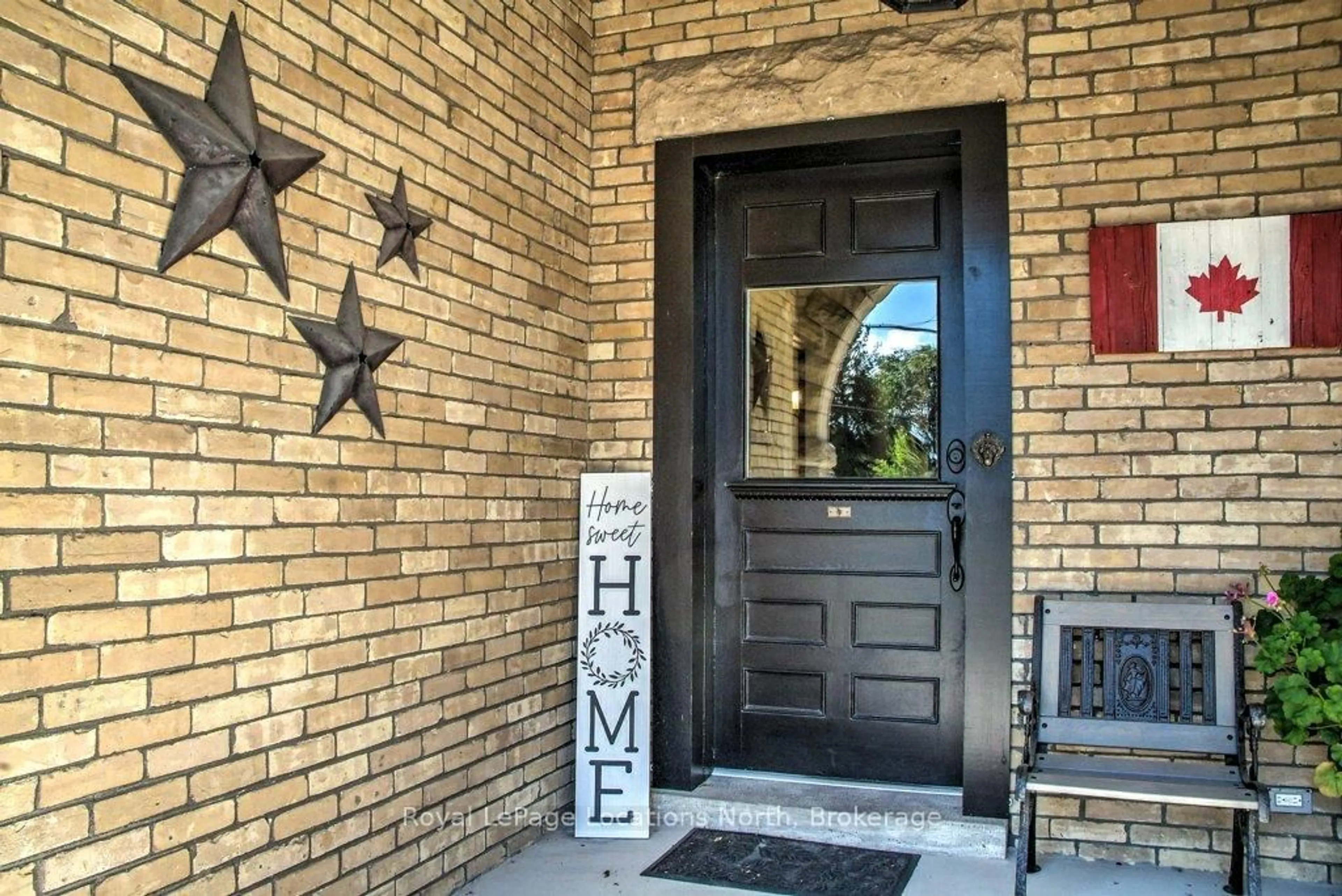 Indoor entryway for 138 Bruce St, Blue Mountains Ontario N0H 2P0