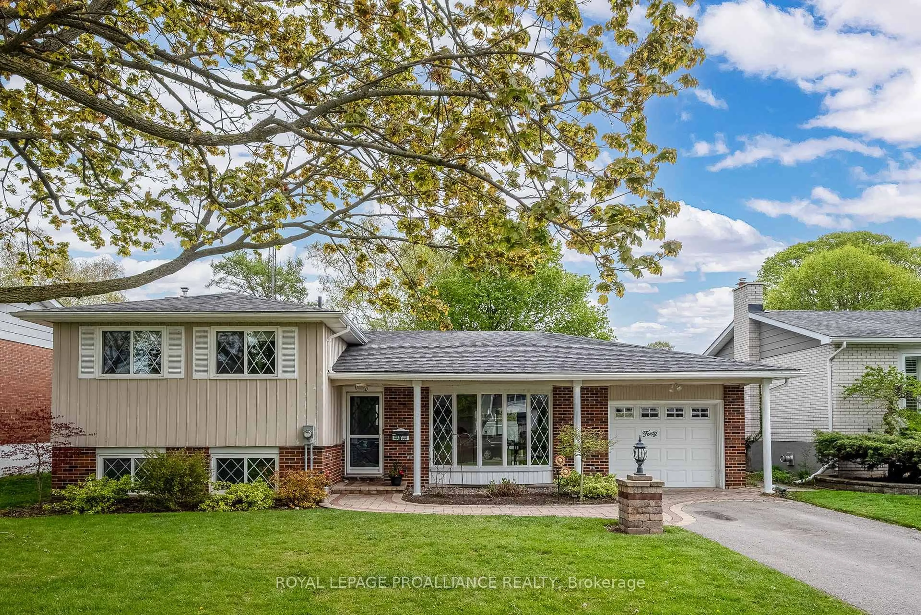 Home with vinyl exterior material, street for 40 Bayview Cres, Cobourg Ontario K9A 4C6