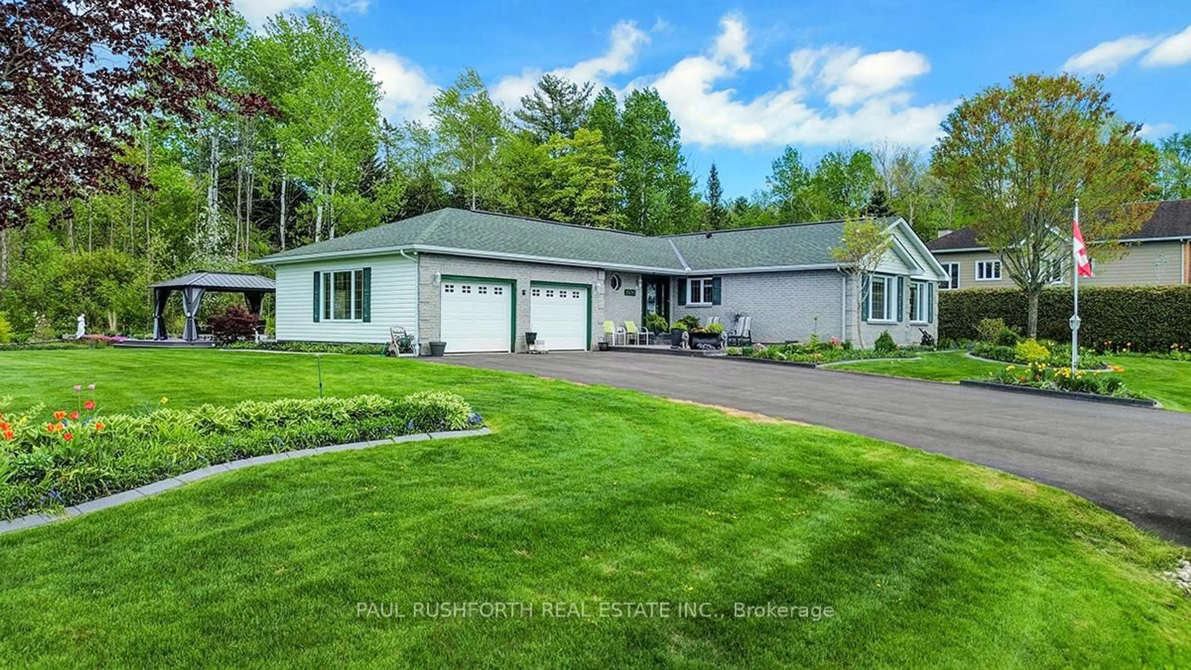 Home with vinyl exterior material, unknown for 2720 Pierrette Dr, Cumberland Ontario K4C 1B6