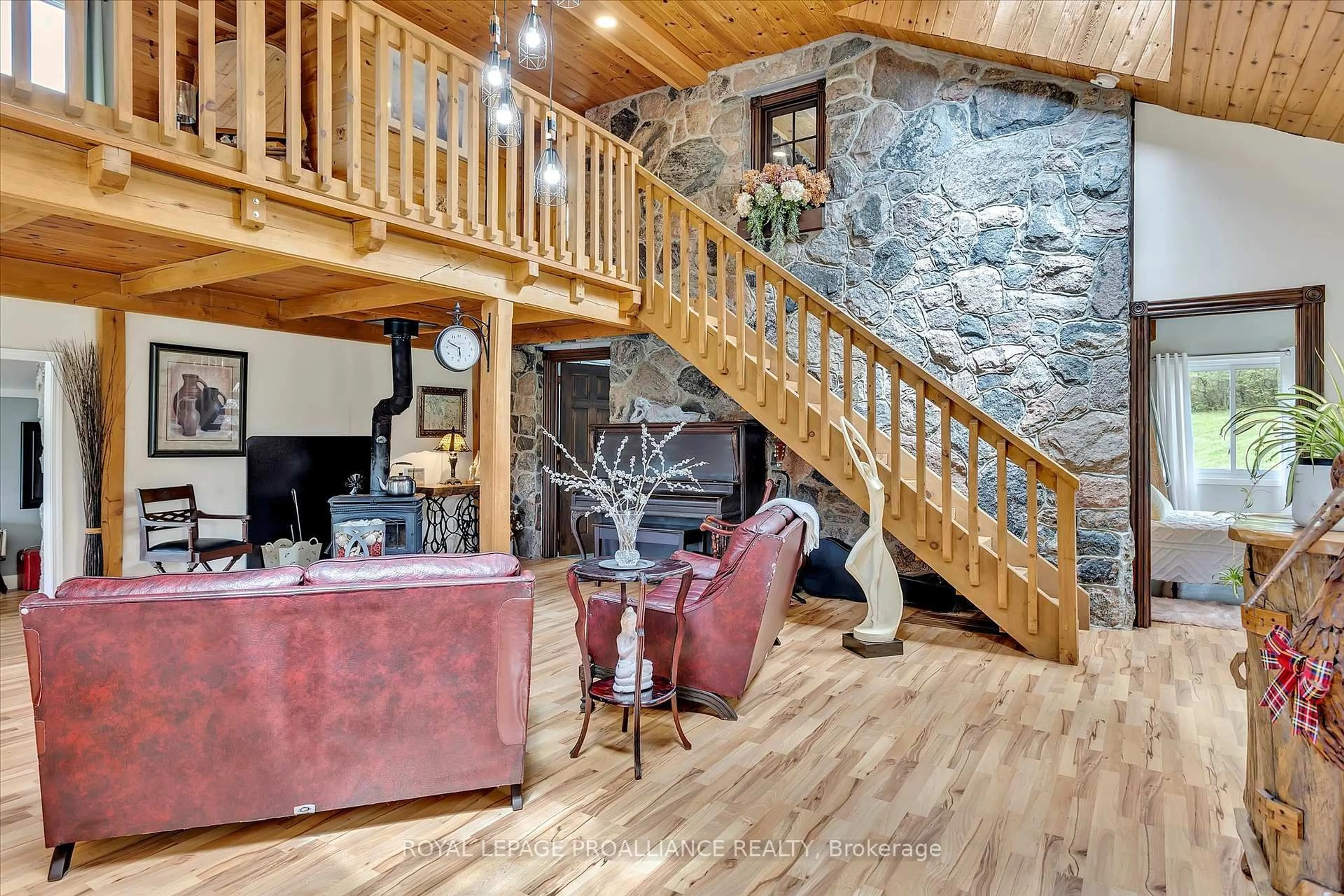 Indoor foyer for 36789 Highway 62 N/A, Combermere Ontario K0J 1L0