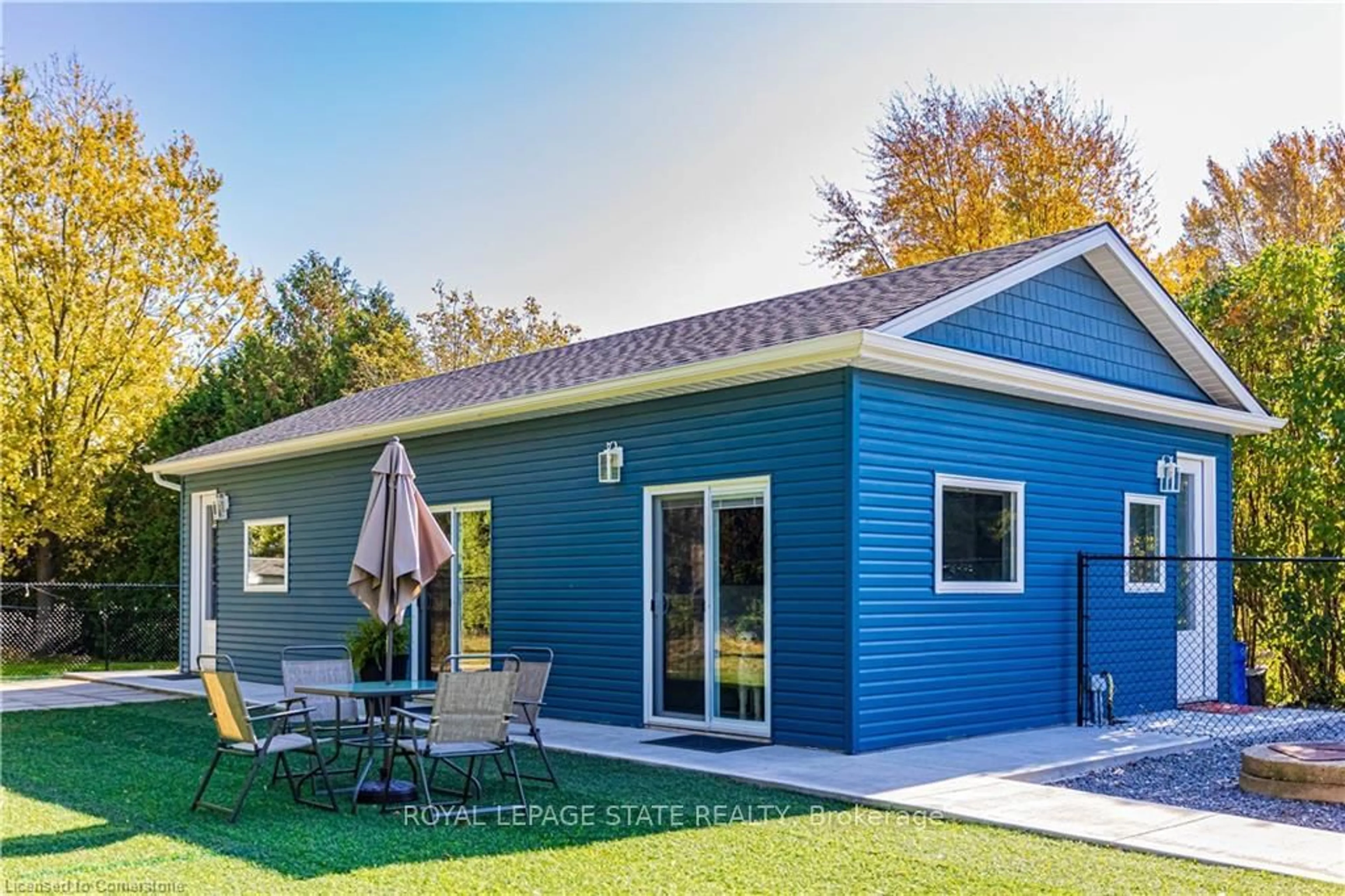 Home with vinyl exterior material, street for 183 Sunnyridge Rd, Hamilton Ontario L0R 1R0