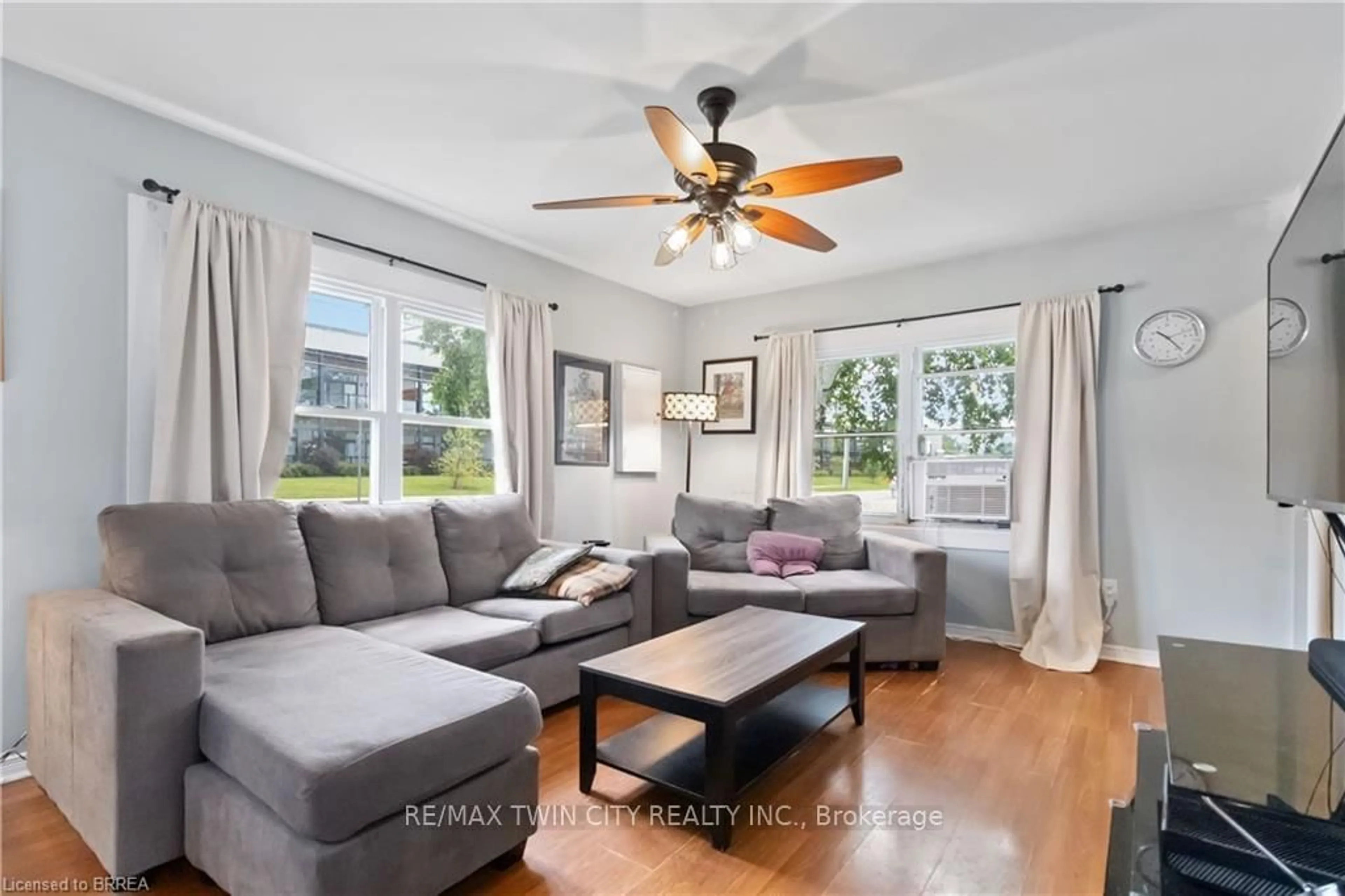 Living room with furniture, unknown for 24 John St, Brantford Ontario N3T 4H7