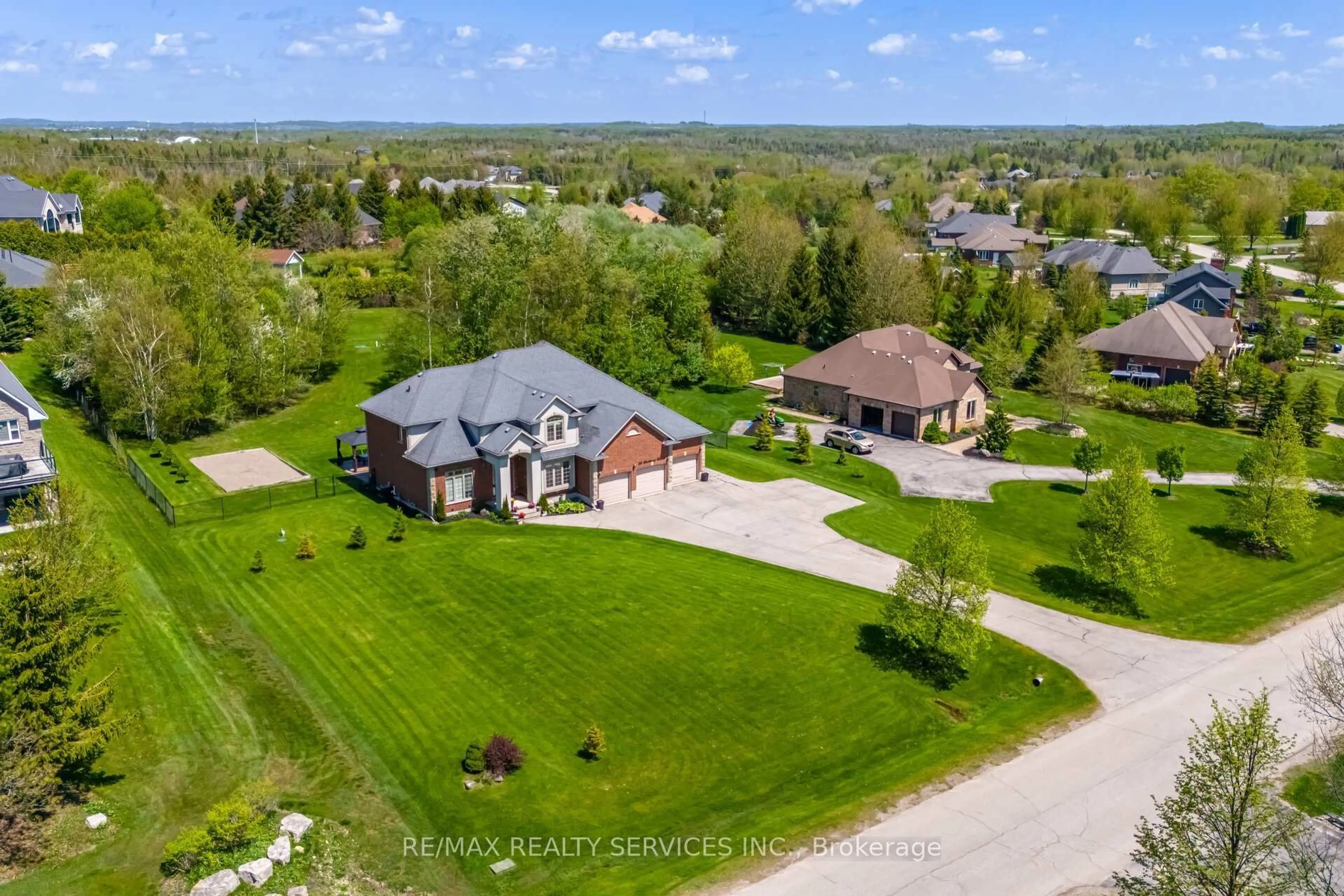 A pic from outside/outdoor area/front of a property/back of a property/a pic from drone, unknown for 24 Brookhaven Cres, East Garafraxa Ontario L9W 7L9