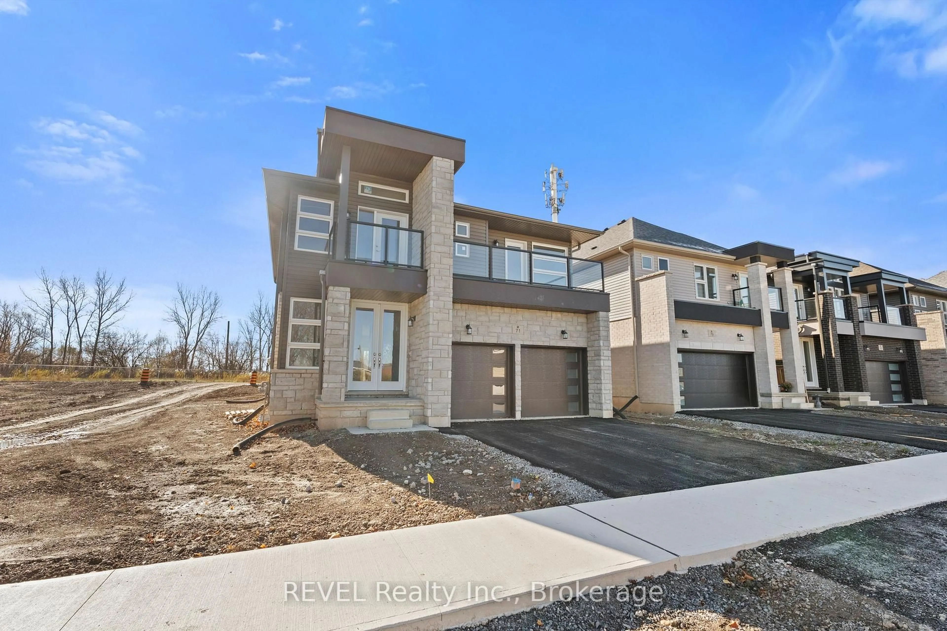 Home with brick exterior material, street for 71 Laugher Ave, Welland Ontario L3B 1Z4