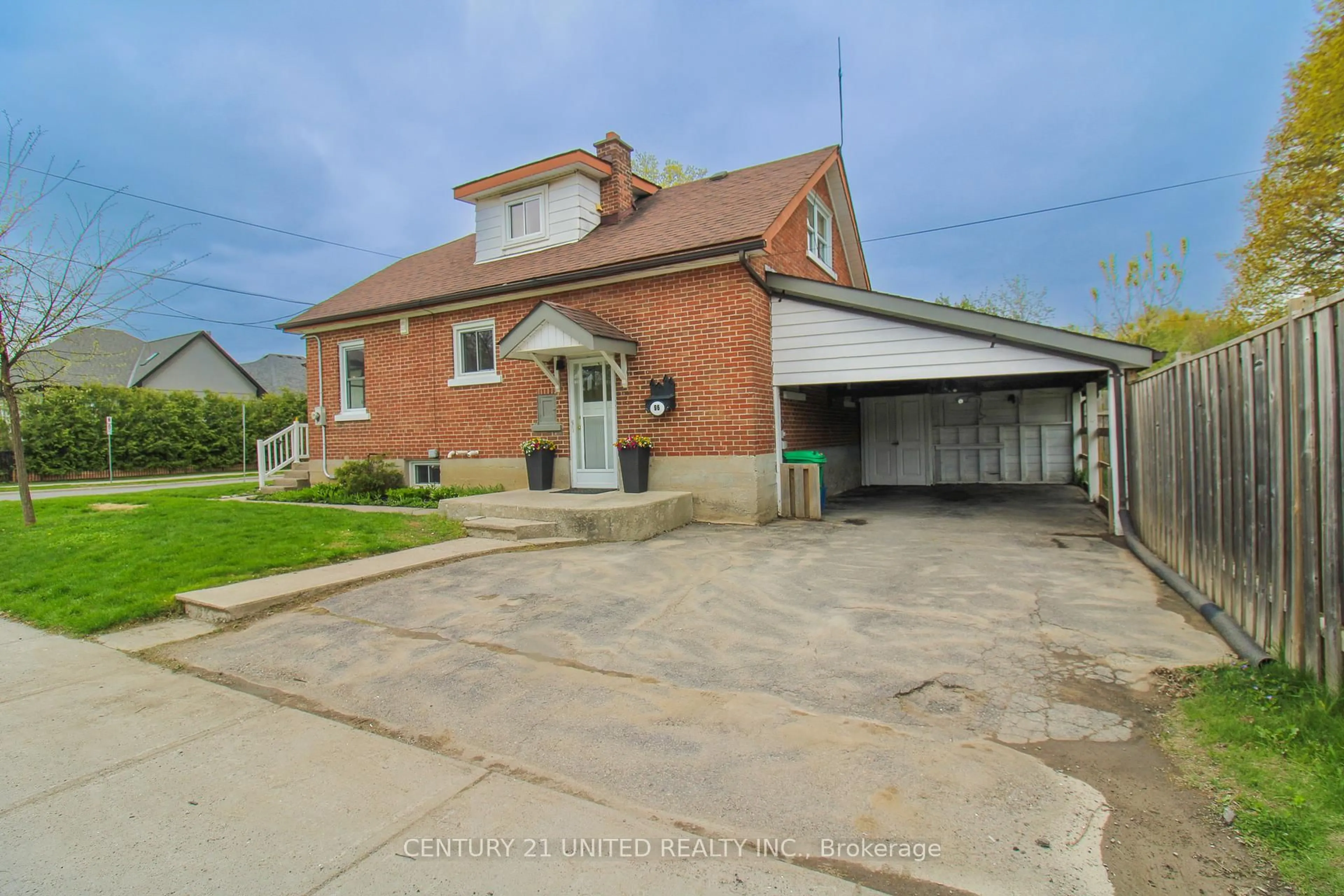 A pic from outside/outdoor area/front of a property/back of a property/a pic from drone, street for 96 Montgomery St, Peterborough South Ontario K9J 1W9