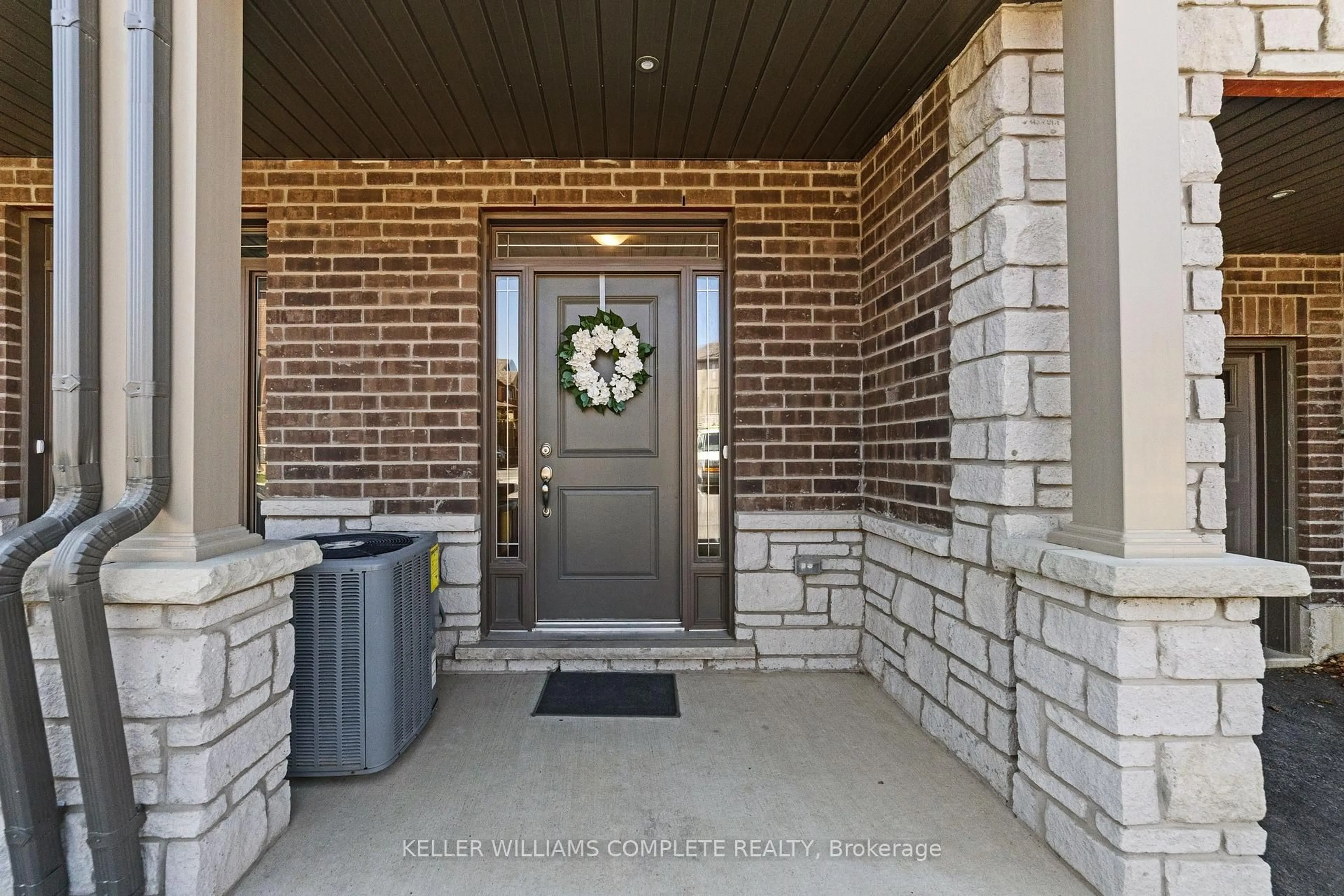Indoor entryway for 19 Picardy Dr #62, Hamilton Ontario L8J 0M7