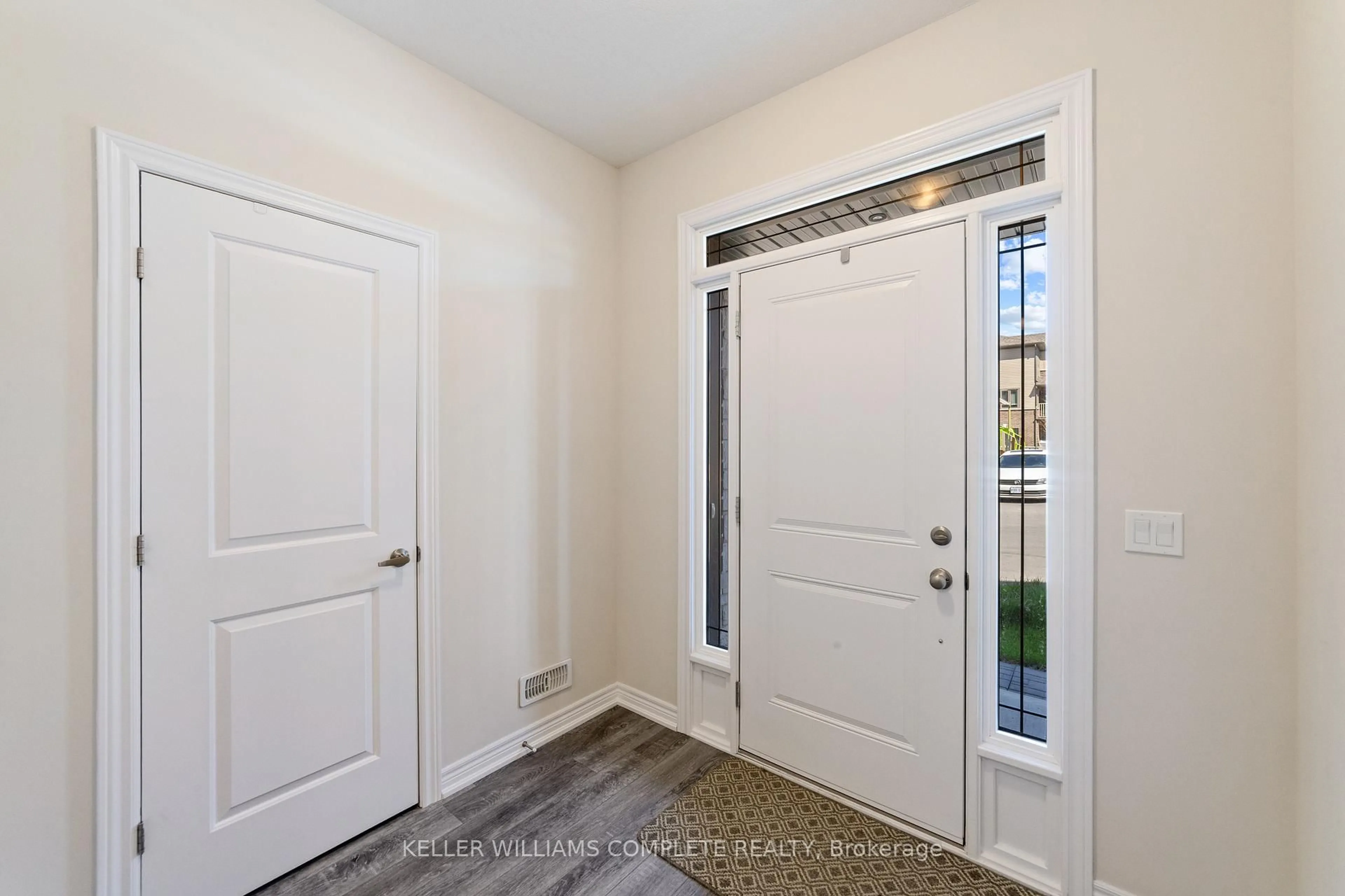 Indoor entryway for 19 Picardy Dr #62, Hamilton Ontario L8J 0M7